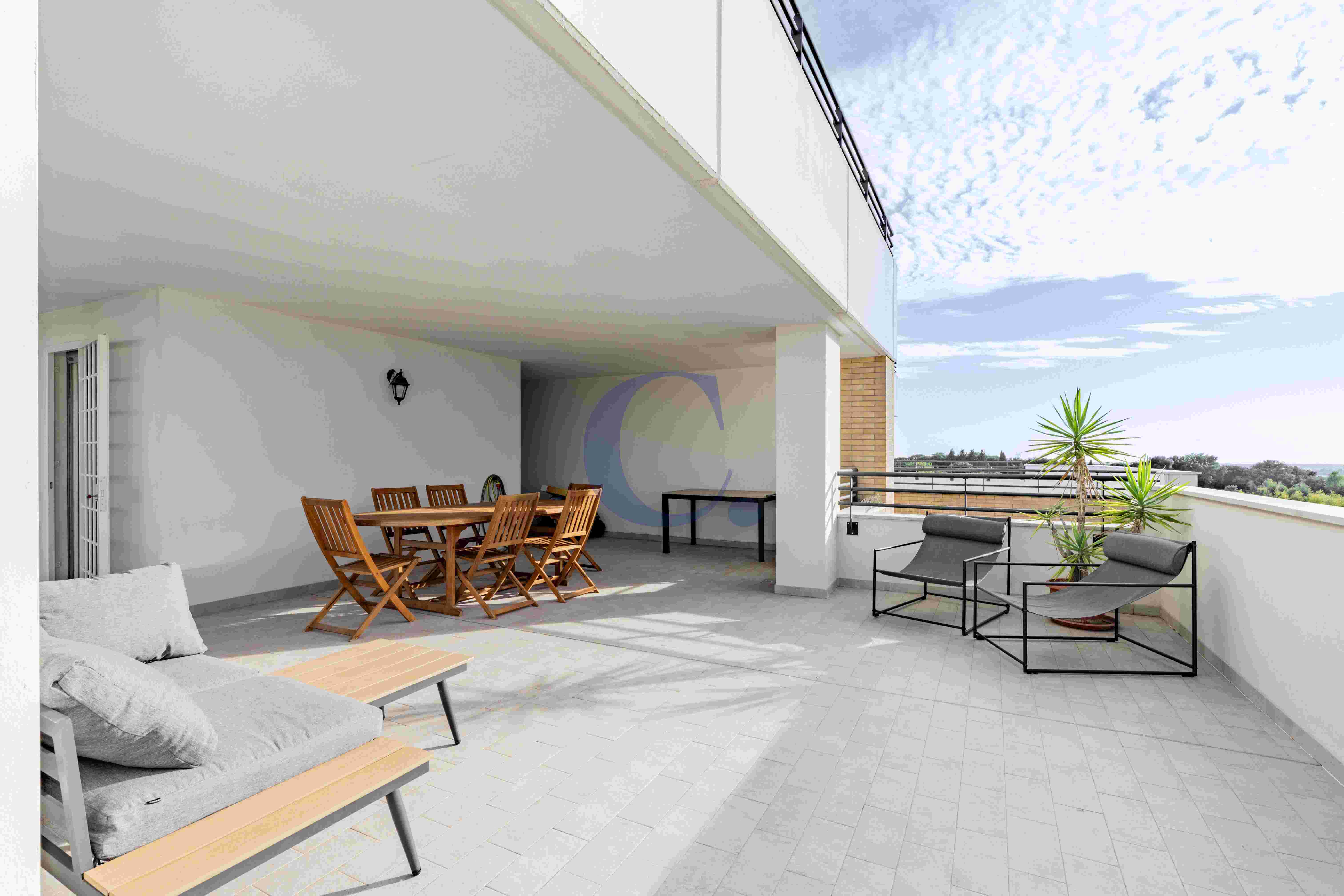 Splendido Attico E Superattico Con Ampi Terrazzi E Box Auto