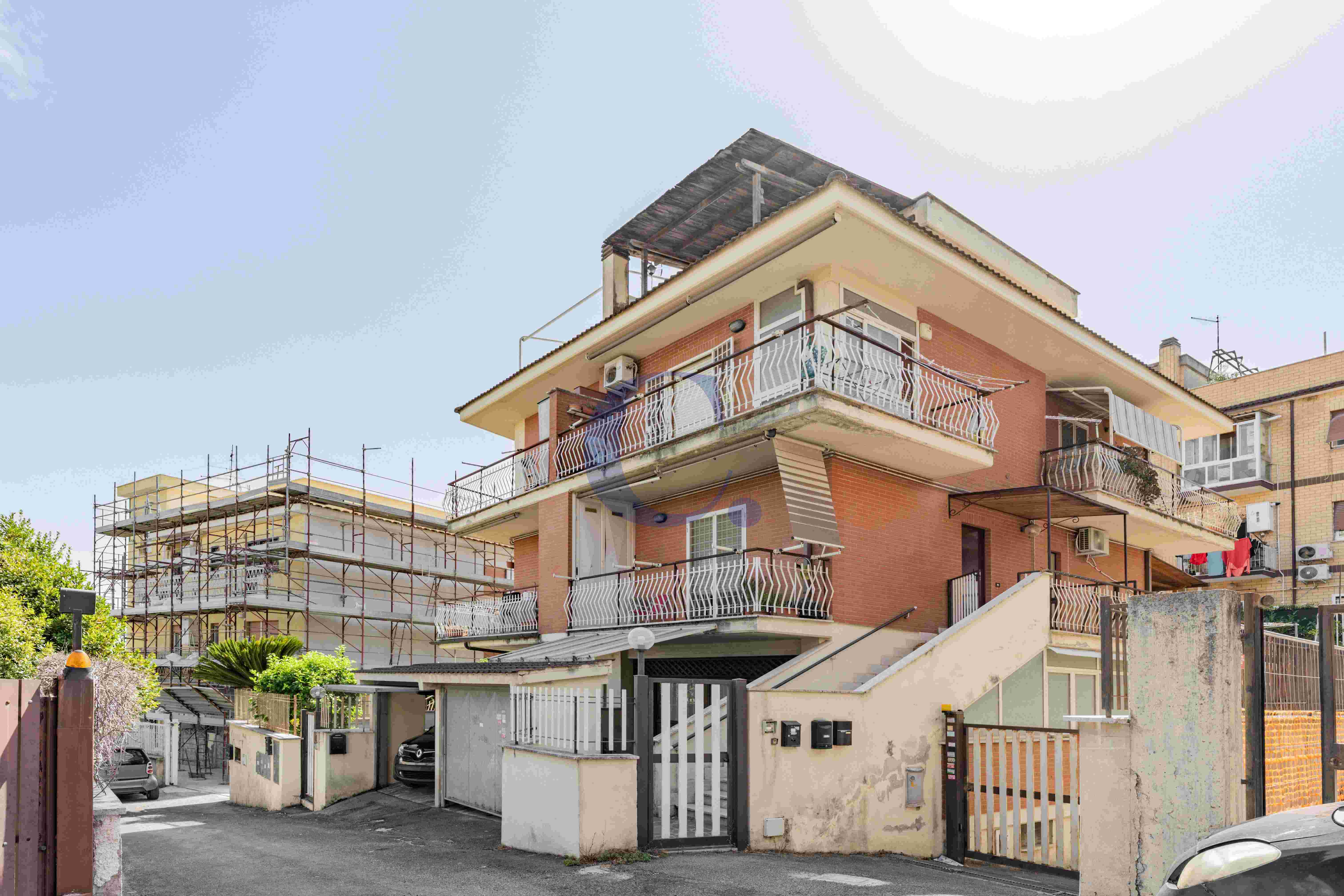 Villa Su Tre Livelli Con Giardino Privato, Doppio Ingresso, Box E Posto Auto – Montespaccato - Immagine 2