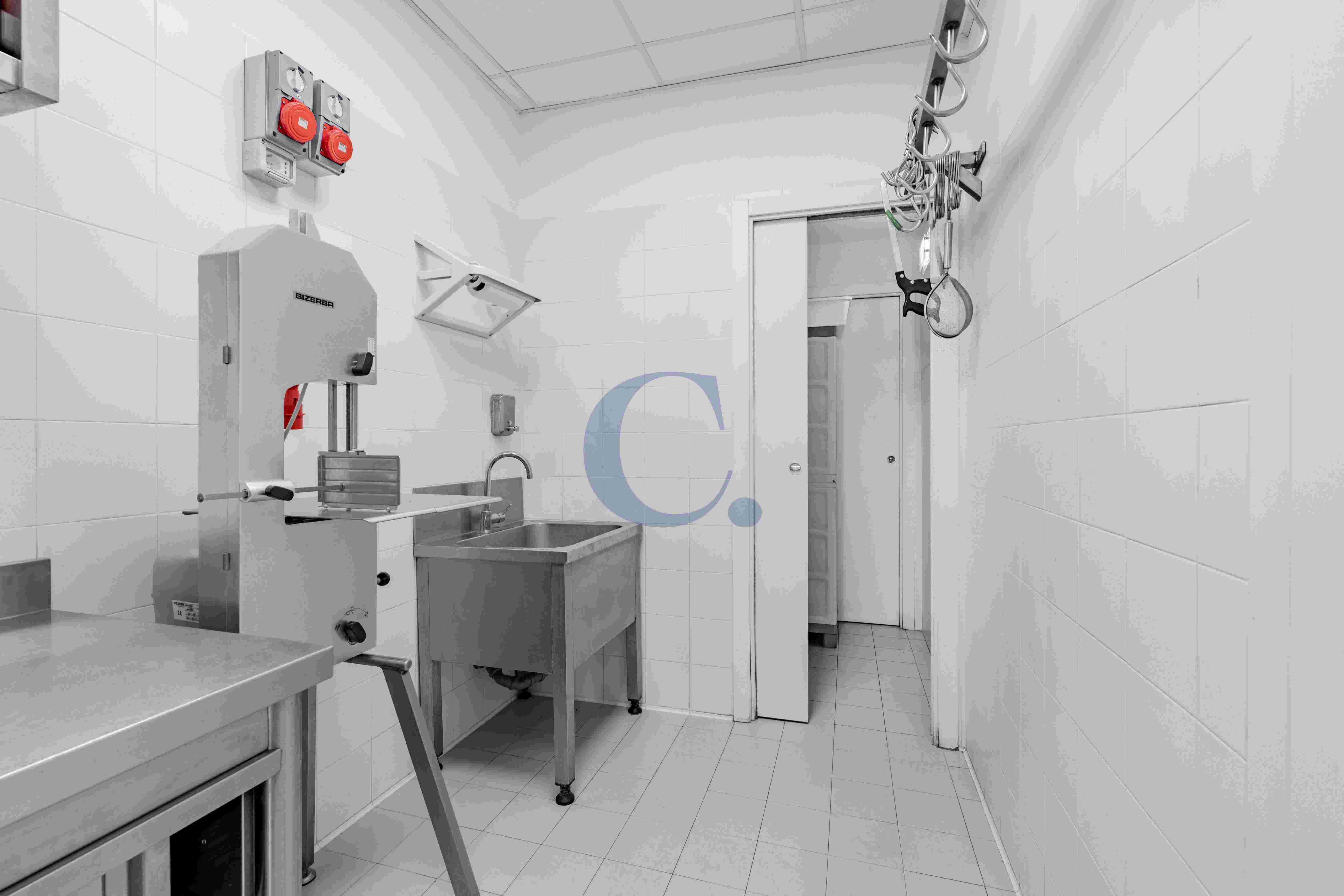 Locale Commerciale Zona Centrale - Immagine 16