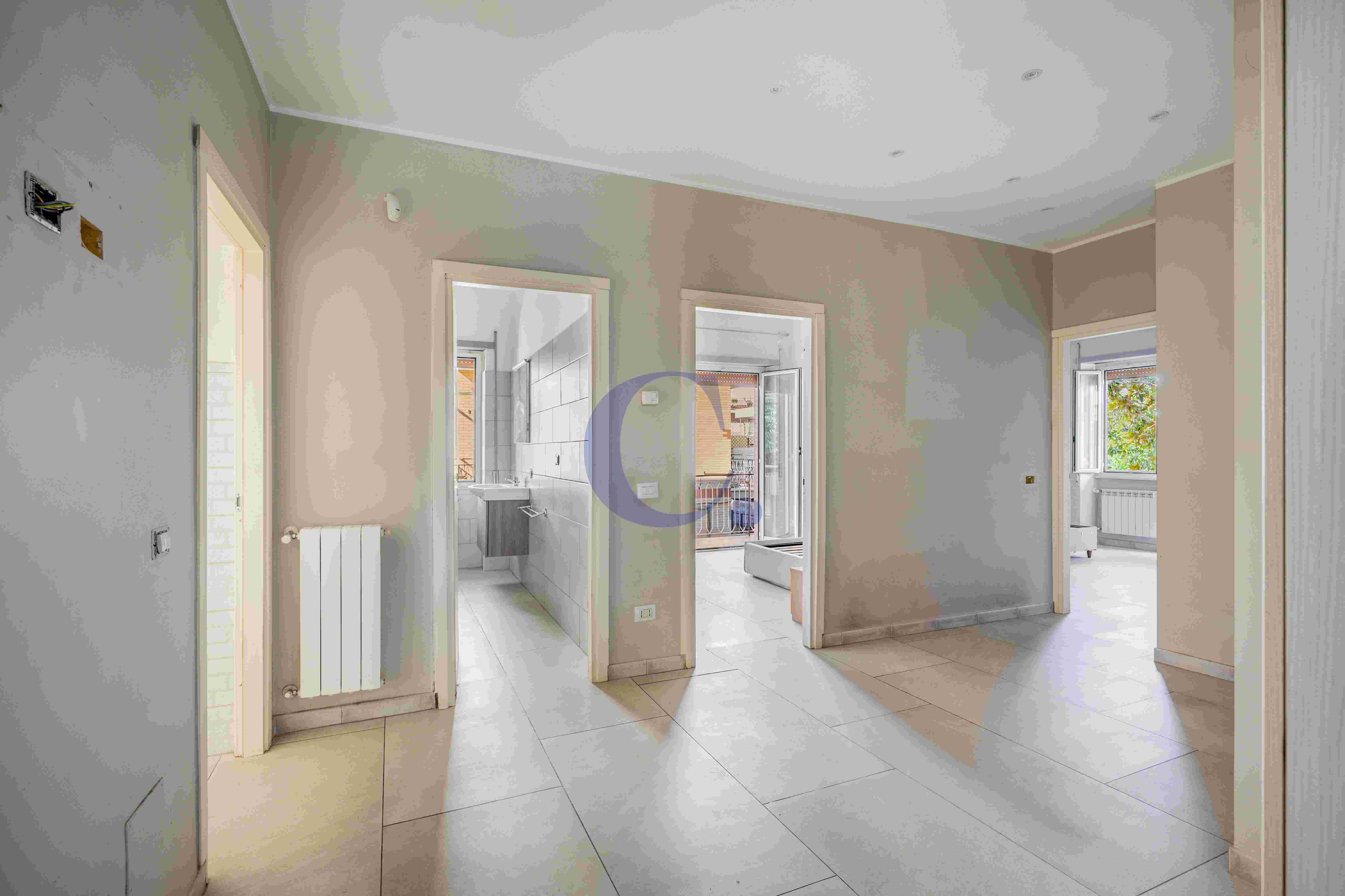 Appartamento Ristrutturato Con Balcone Perimetrale E 2 Camere Matrimoniali – Torre Angela - Immagine 2