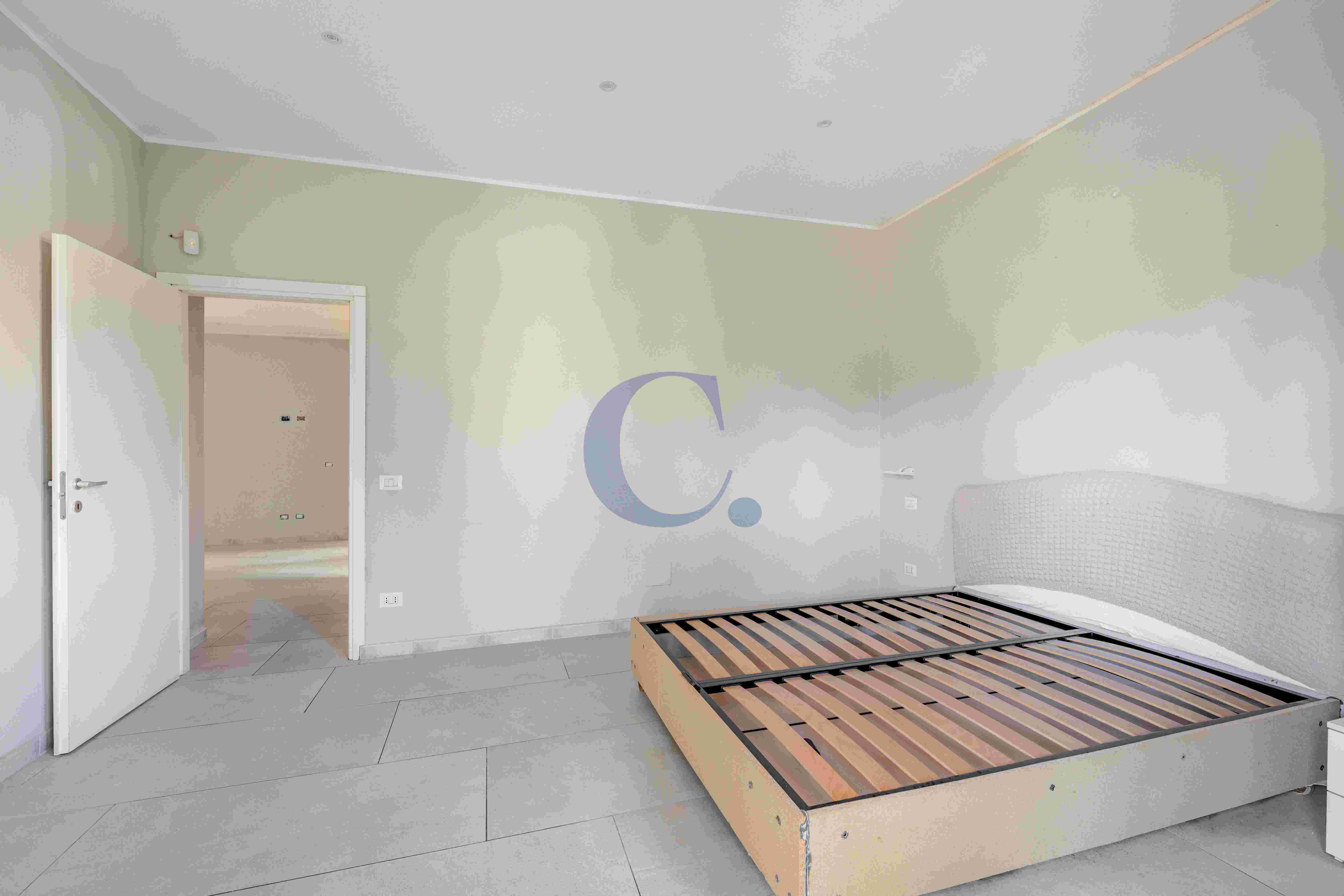 Appartamento Ristrutturato Con Balcone Perimetrale E 2 Camere Matrimoniali – Torre Angela - Immagine 25