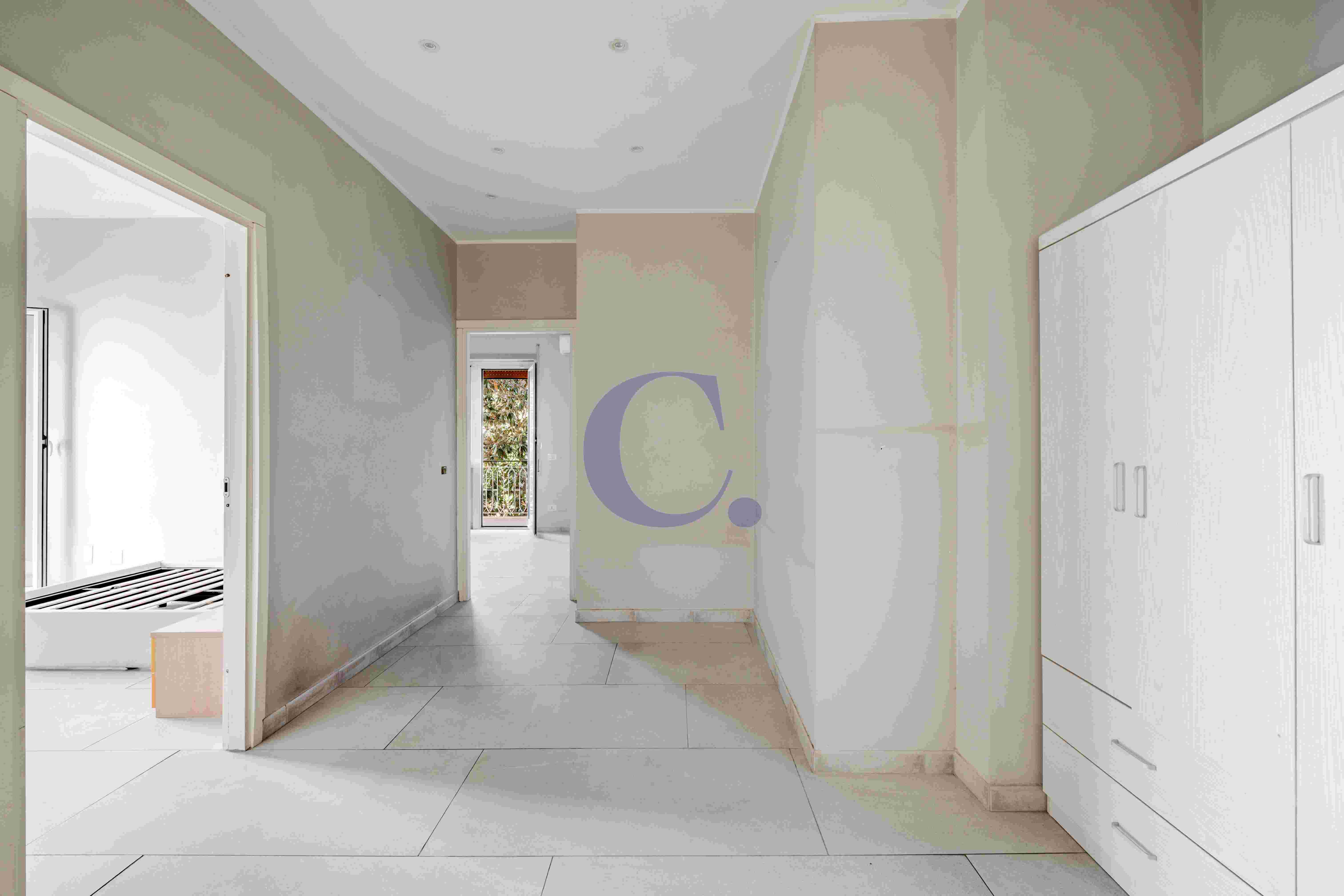 Appartamento Ristrutturato Con Balcone Perimetrale E 2 Camere Matrimoniali – Torre Angela - Immagine 3