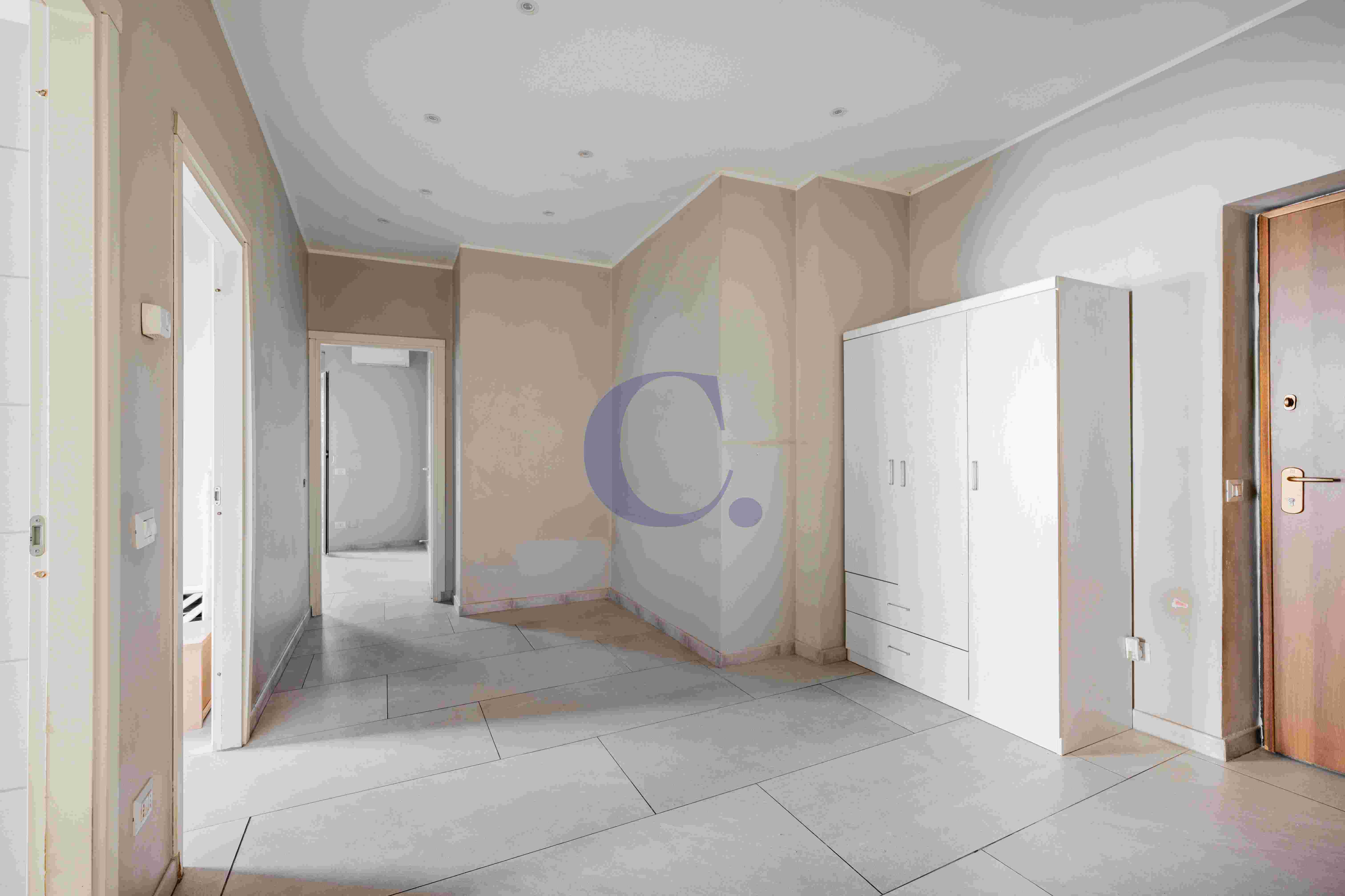 Appartamento Ristrutturato Con Balcone Perimetrale E 2 Camere Matrimoniali – Torre Angela - Immagine 4