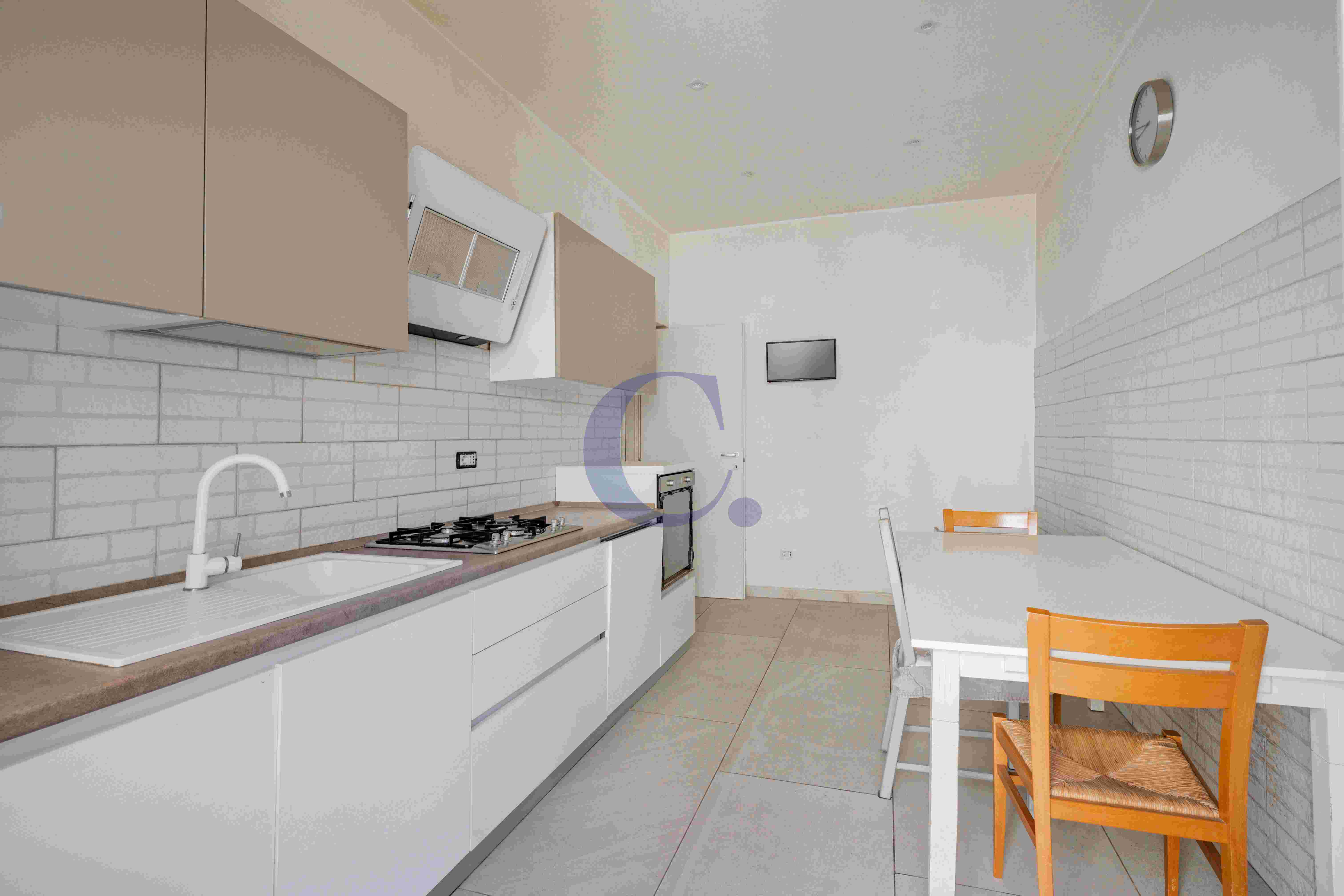 Appartamento Ristrutturato Con Balcone Perimetrale E 2 Camere Matrimoniali – Torre Angela - Immagine 11