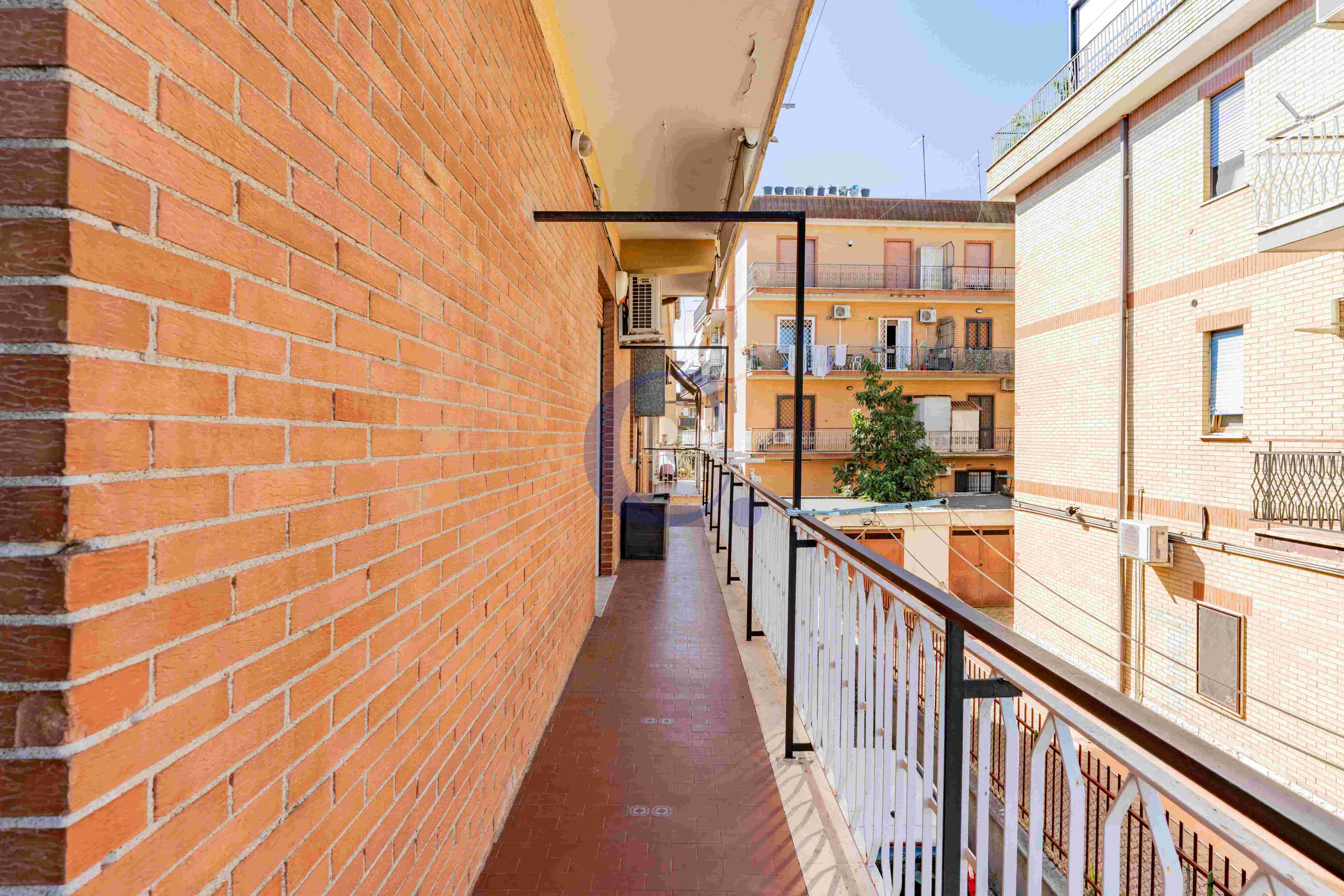 Appartamento Ristrutturato Con Balcone Perimetrale E 2 Camere Matrimoniali – Torre Angela - Immagine 31