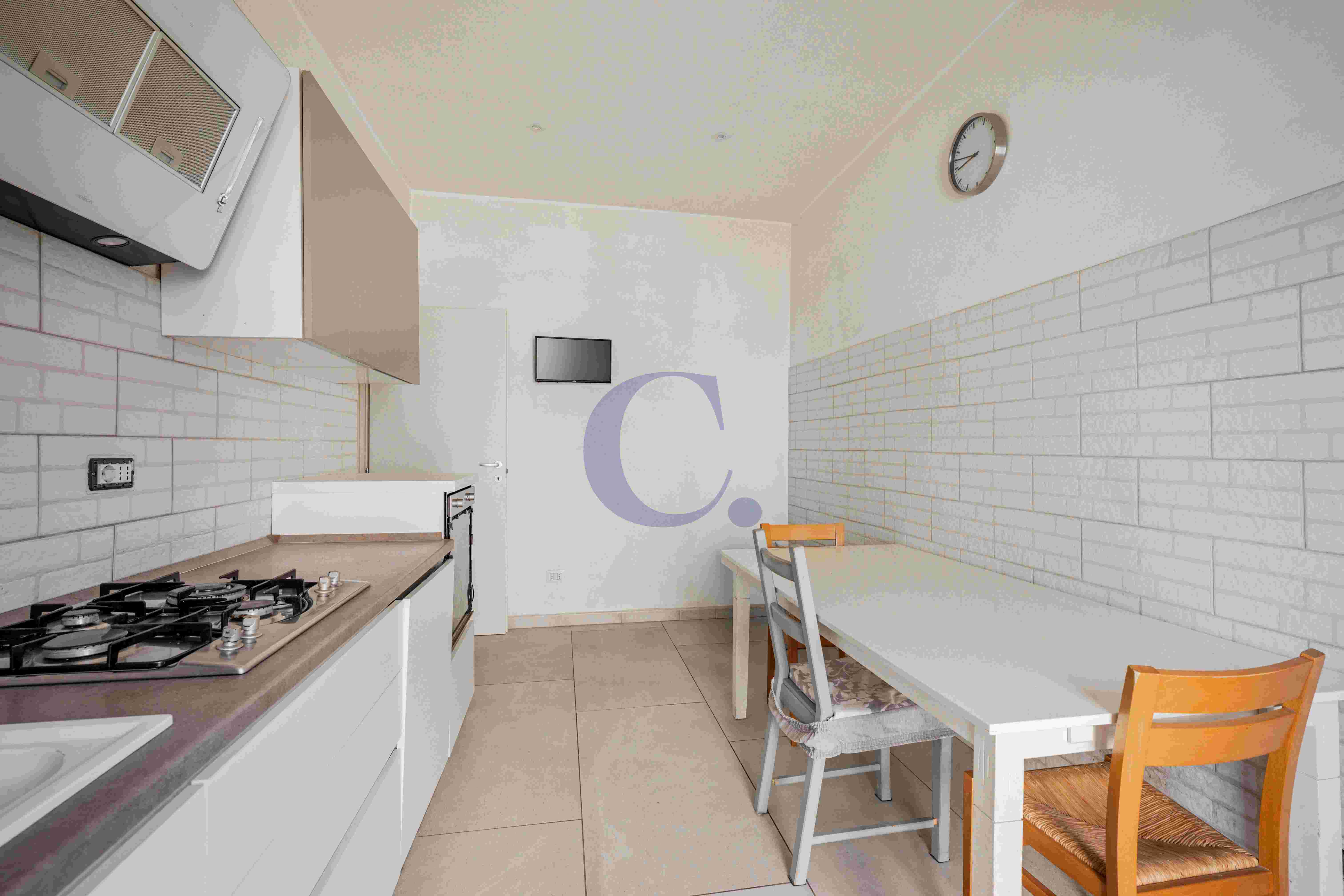 Appartamento Ristrutturato Con Balcone Perimetrale E 2 Camere Matrimoniali – Torre Angela - Immagine 12