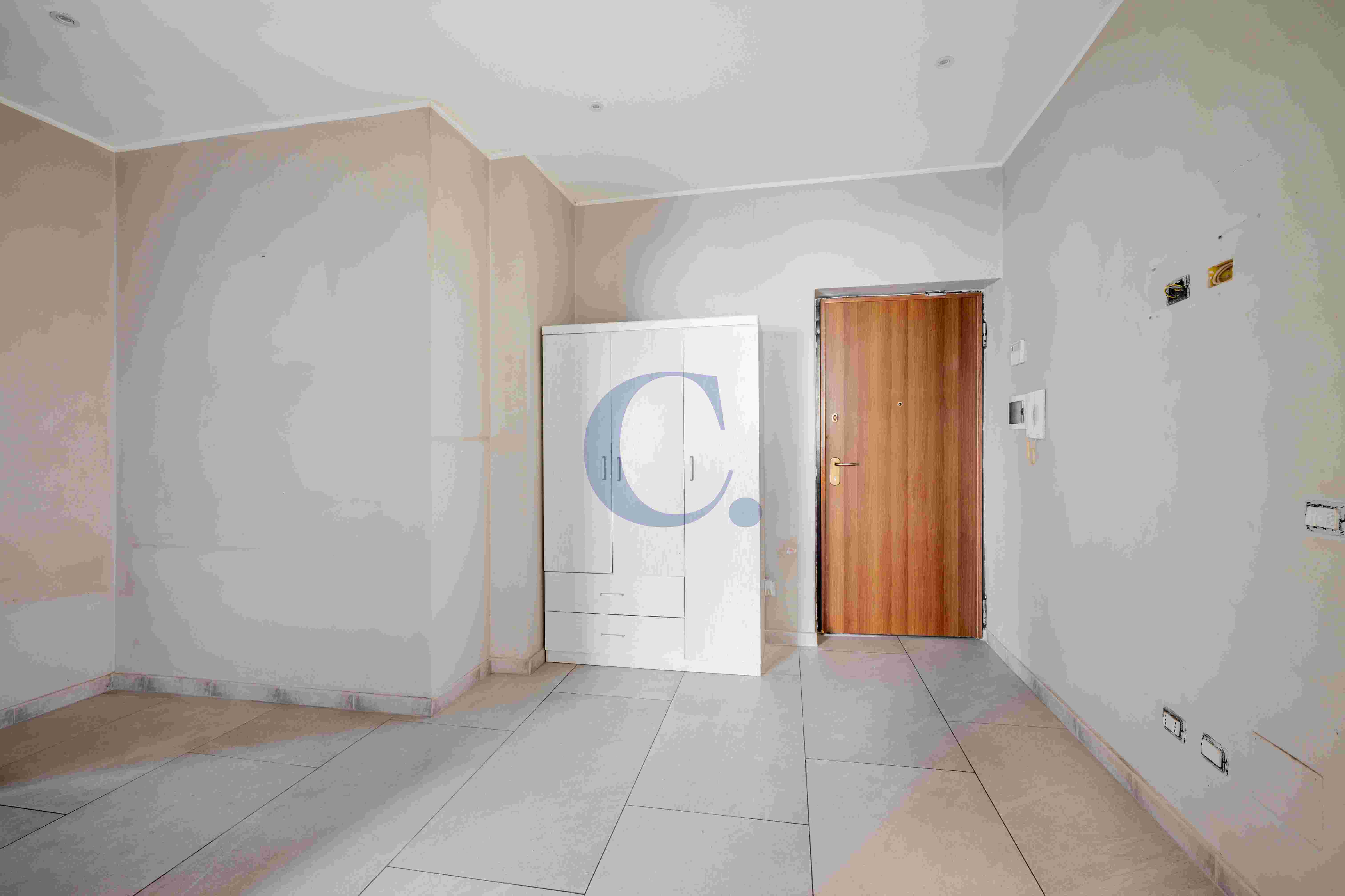 Appartamento Ristrutturato Con Balcone Perimetrale E 2 Camere Matrimoniali – Torre Angela - Immagine 5