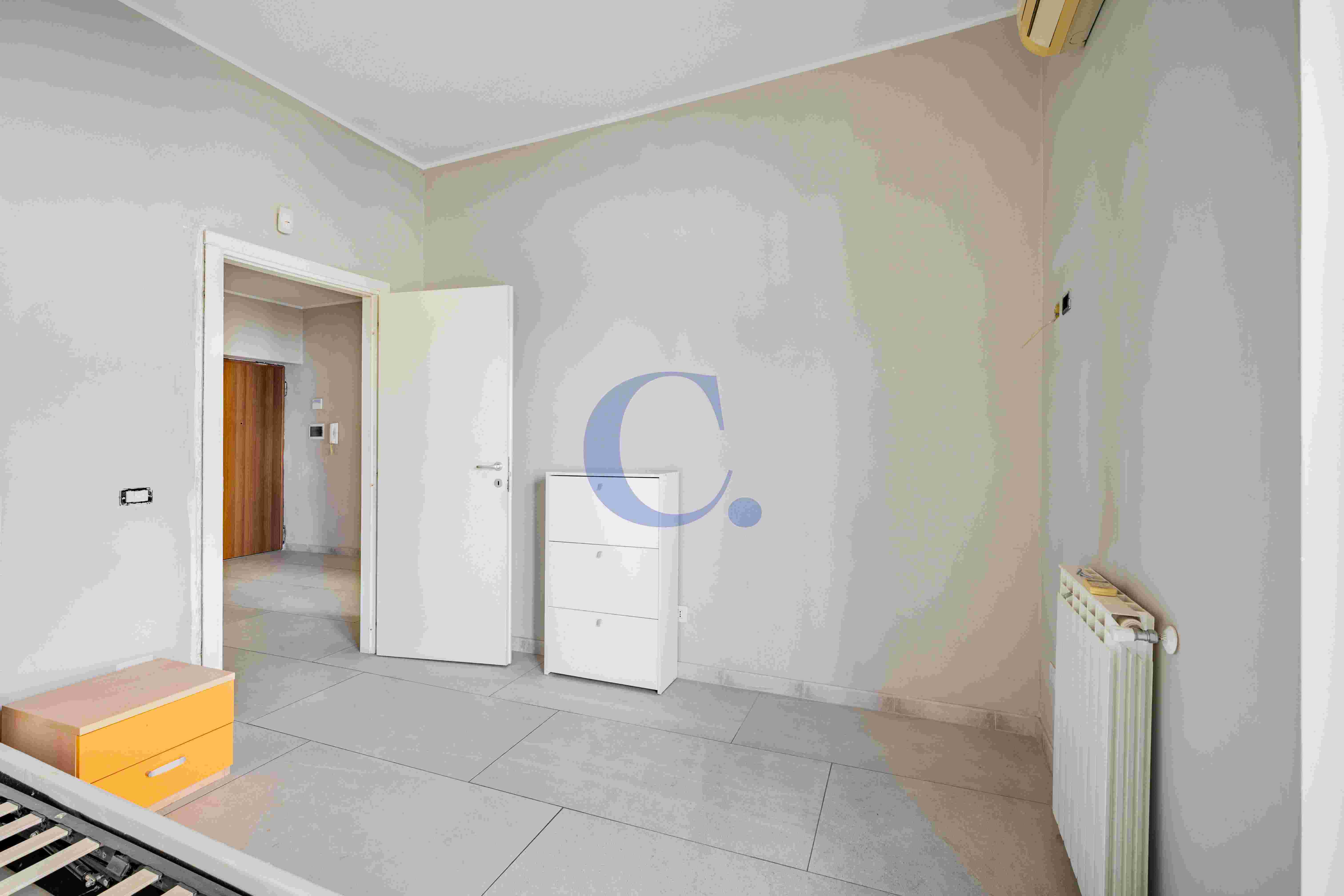 Appartamento Ristrutturato Con Balcone Perimetrale E 2 Camere Matrimoniali – Torre Angela - Immagine 17