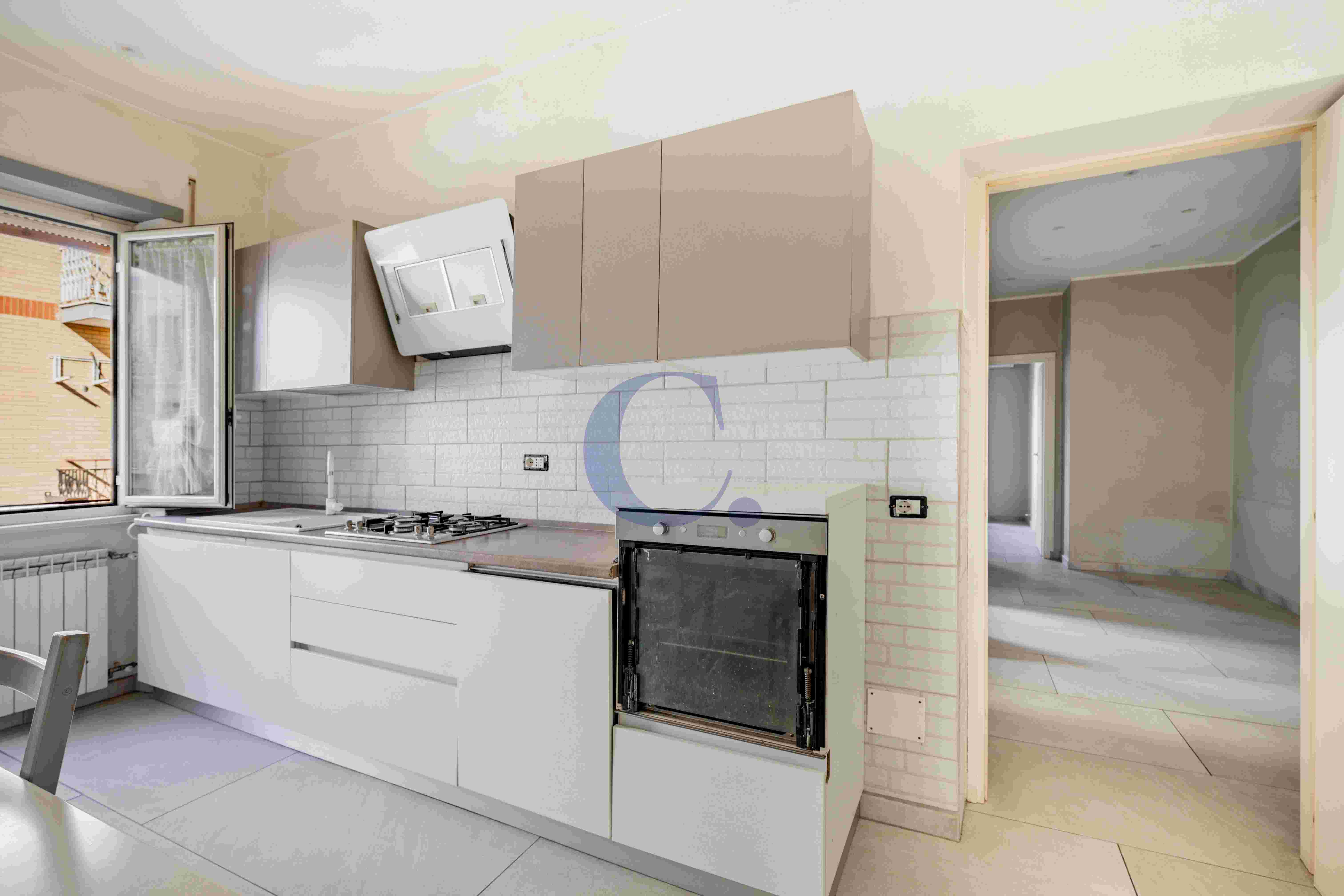 Appartamento Ristrutturato Con Balcone Perimetrale E 2 Camere Matrimoniali – Torre Angela - Immagine 9