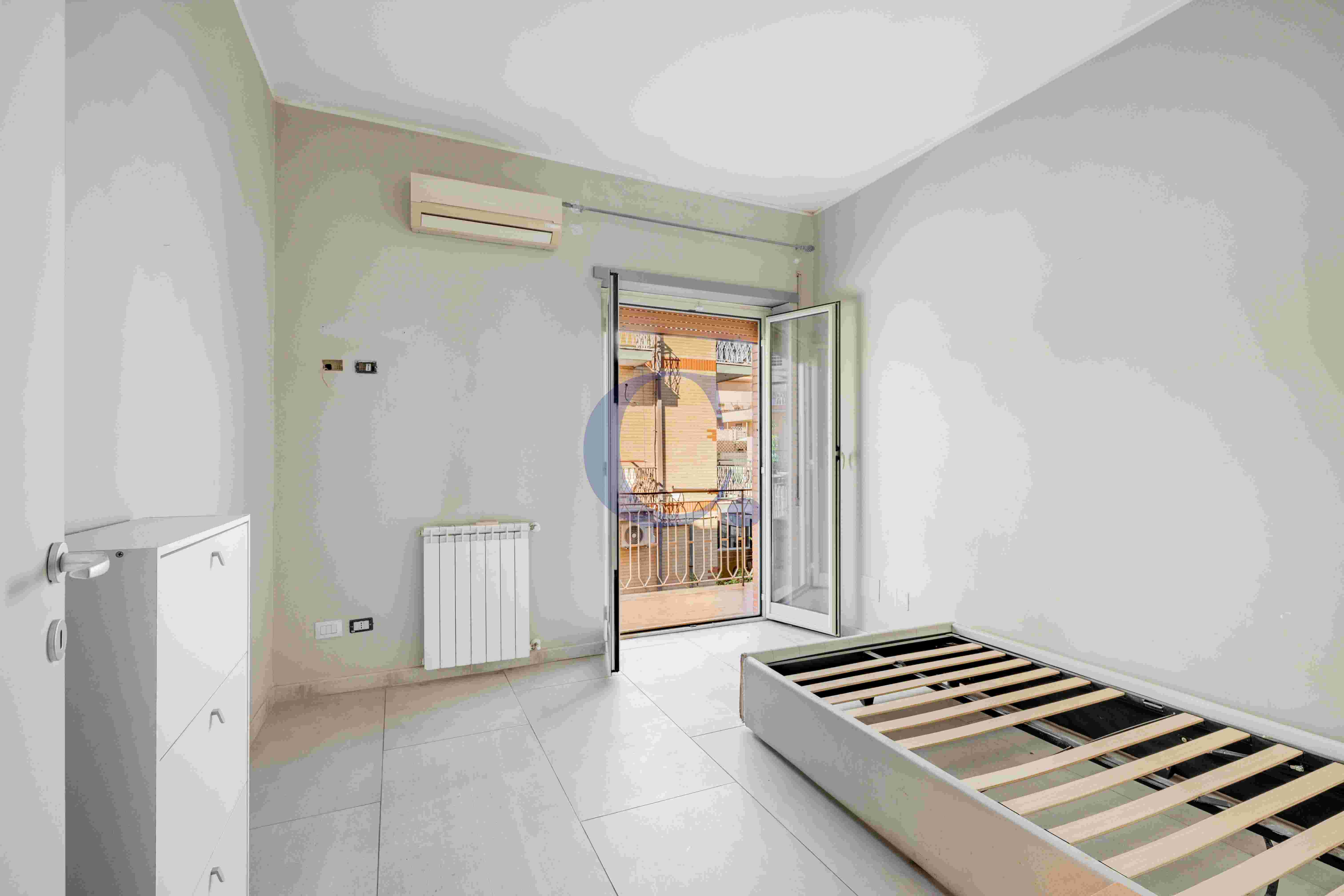Appartamento Ristrutturato Con Balcone Perimetrale E 2 Camere Matrimoniali – Torre Angela - Immagine 13
