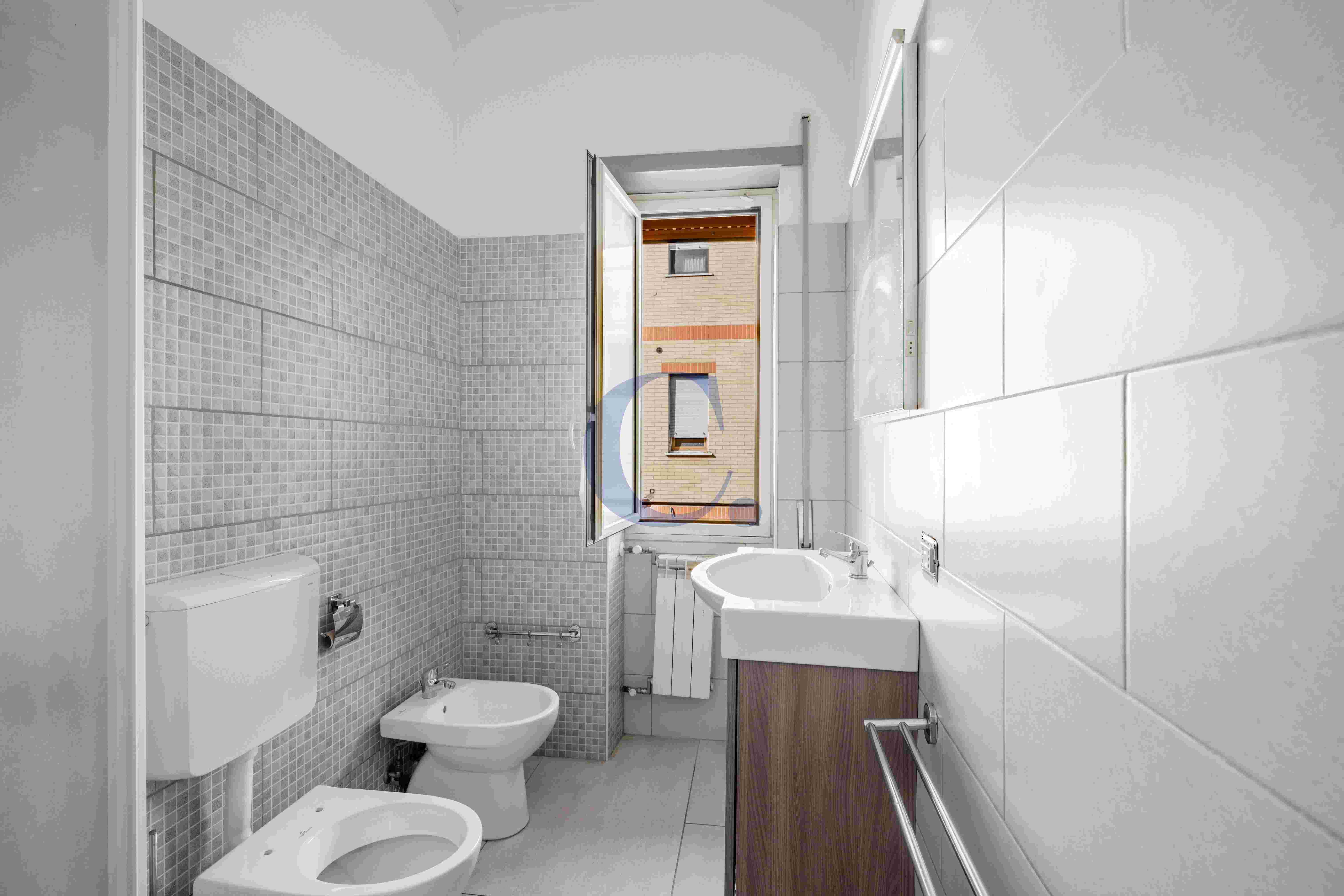 Appartamento Ristrutturato Con Balcone Perimetrale E 2 Camere Matrimoniali – Torre Angela - Immagine 20