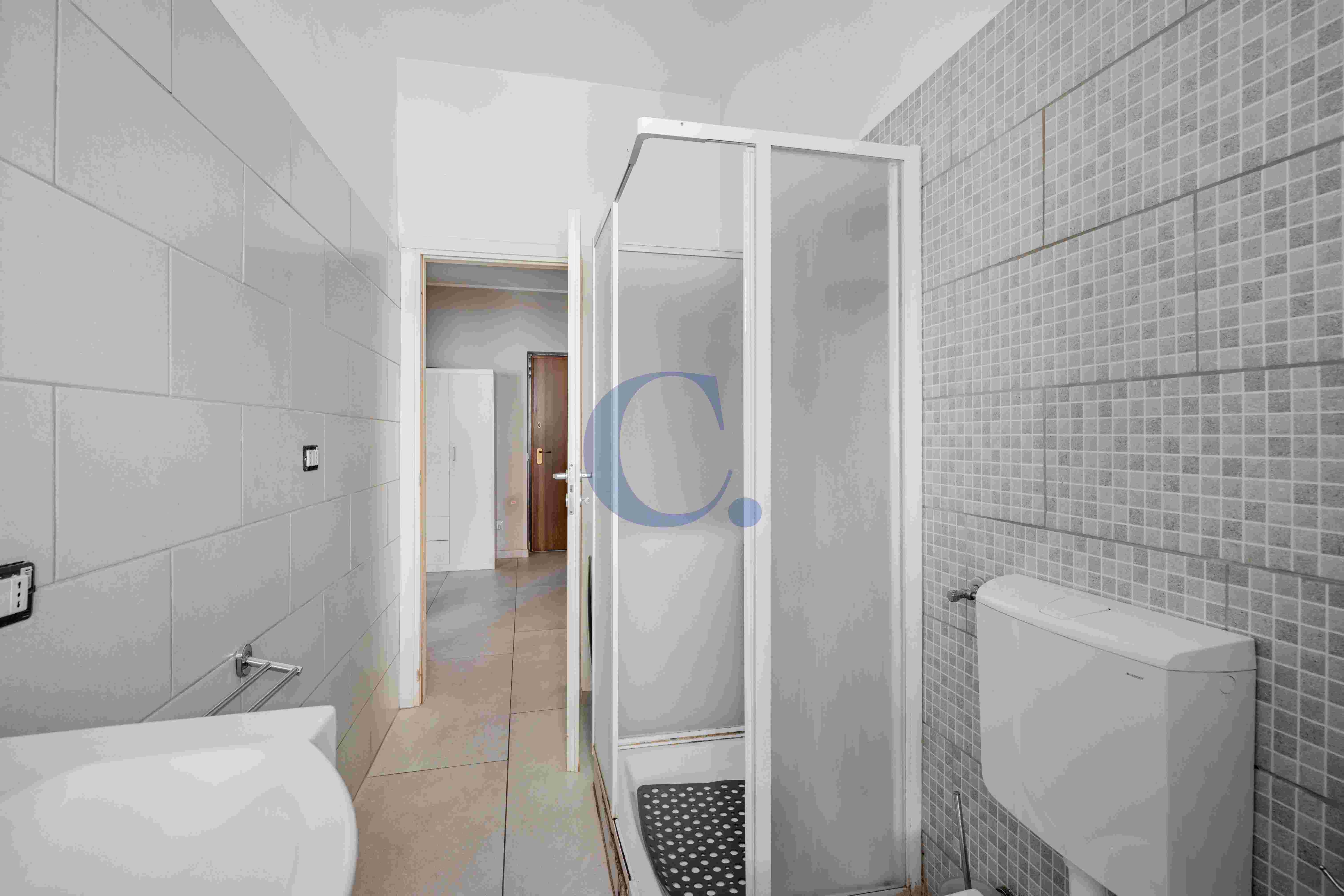 Appartamento Ristrutturato Con Balcone Perimetrale E 2 Camere Matrimoniali – Torre Angela - Immagine 19
