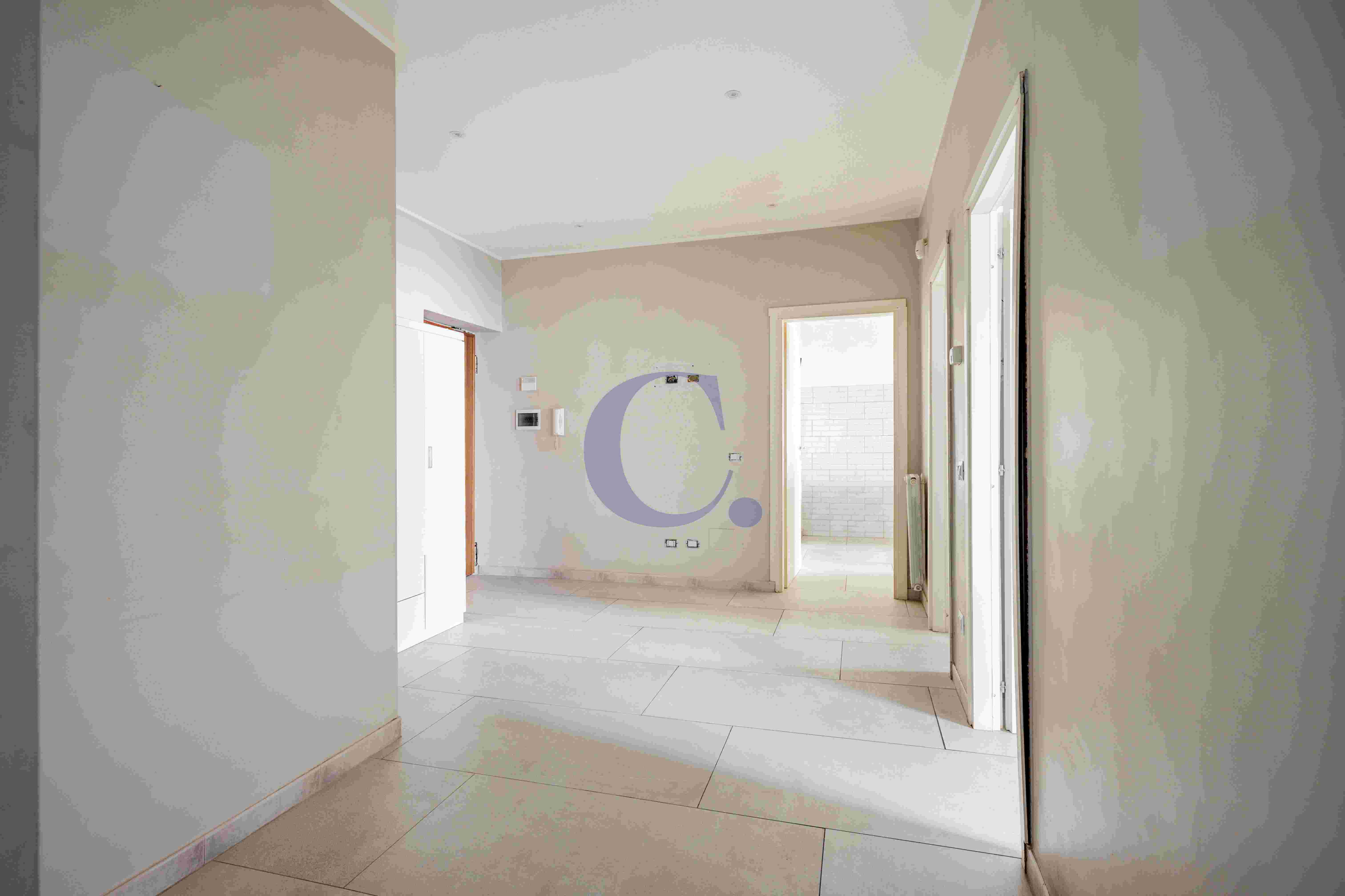 Appartamento Ristrutturato Con Balcone Perimetrale E 2 Camere Matrimoniali – Torre Angela - Immagine 6
