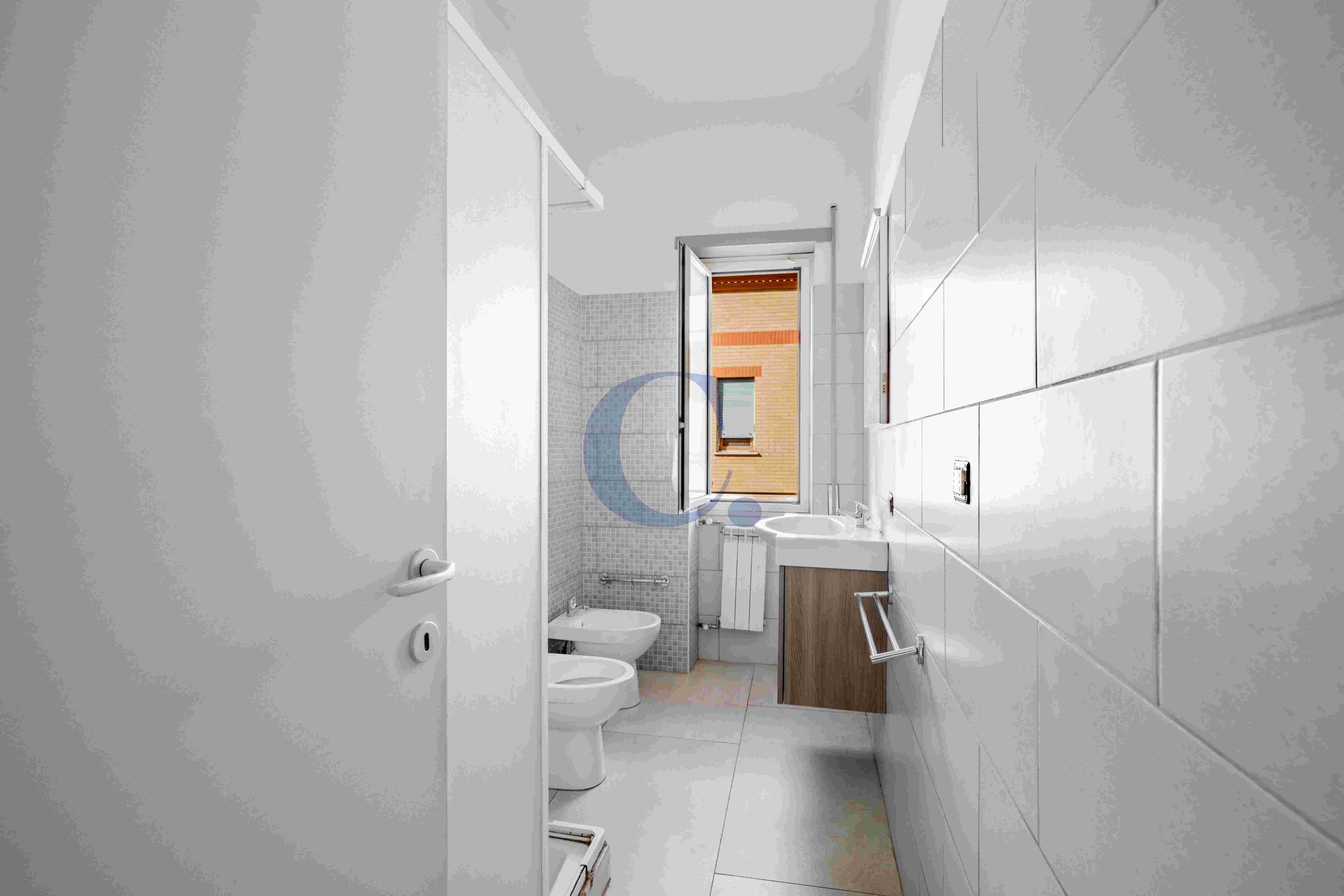 Appartamento Ristrutturato Con Balcone Perimetrale E 2 Camere Matrimoniali – Torre Angela - Immagine 18