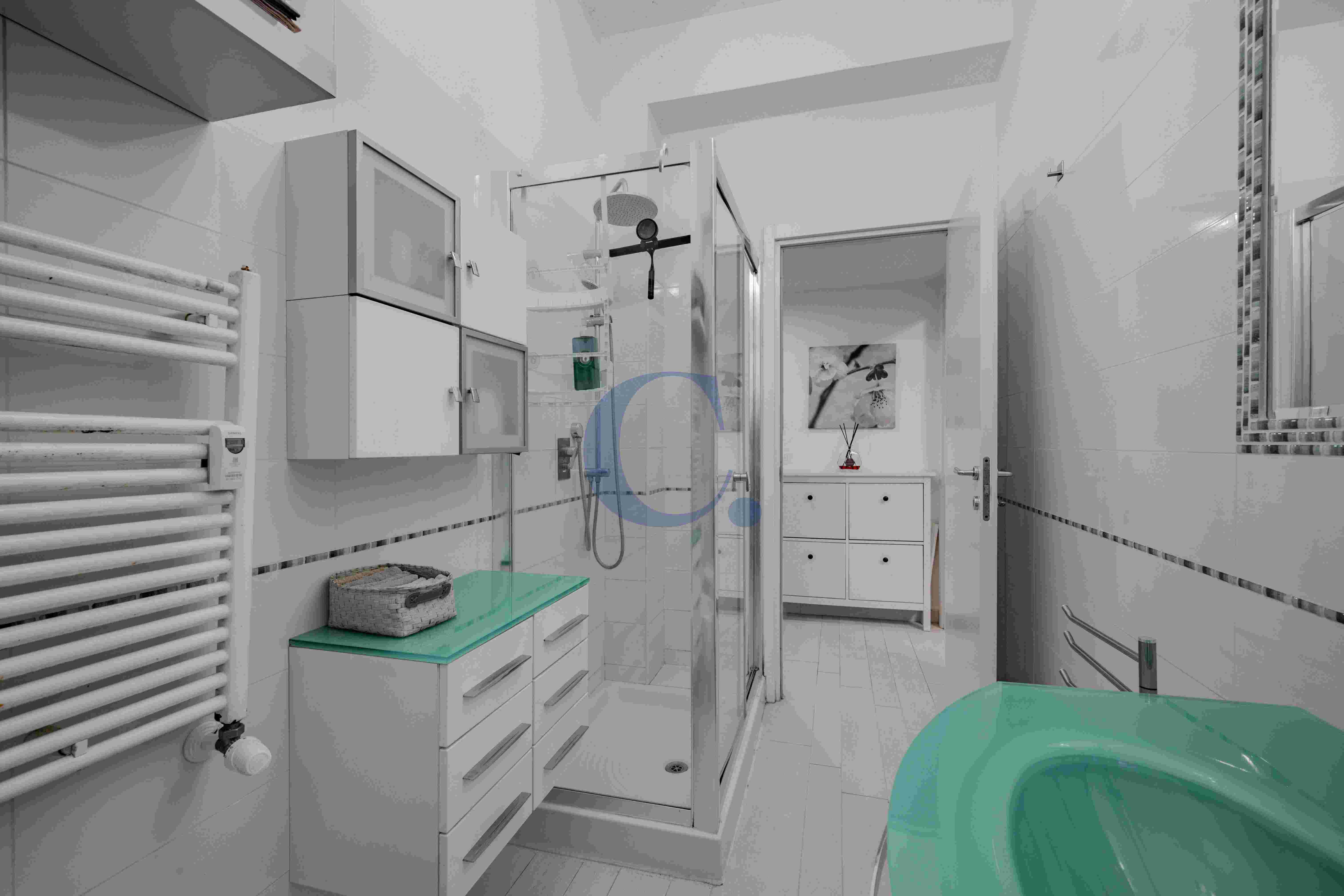 Quadrilocale Ritrutturato Zona Centrale - Immagine 35