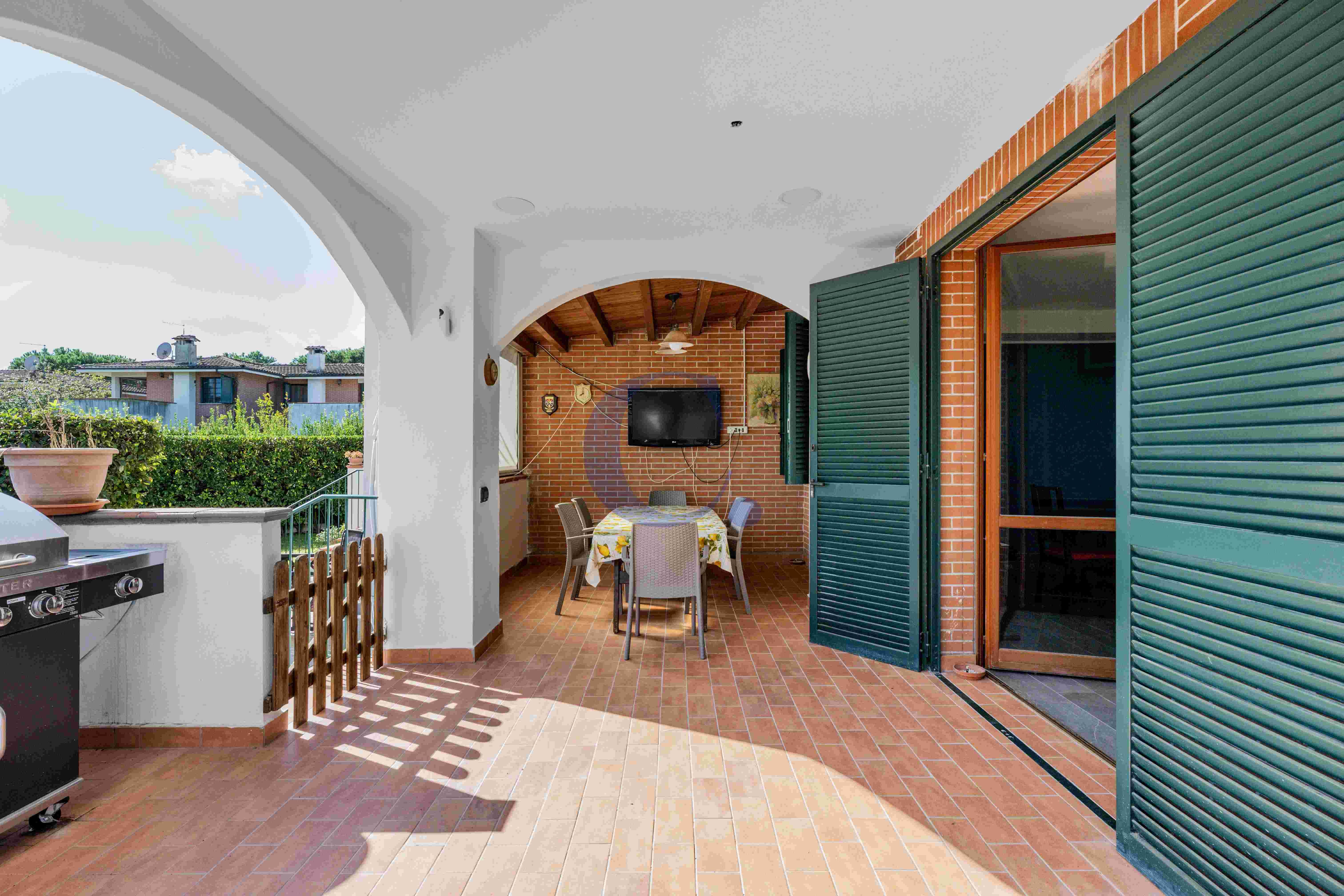 Villa A Schiera Ristrutturata Con Giardino Privato Di 350 Mq In Comprensorio Riservato - Immagine 10