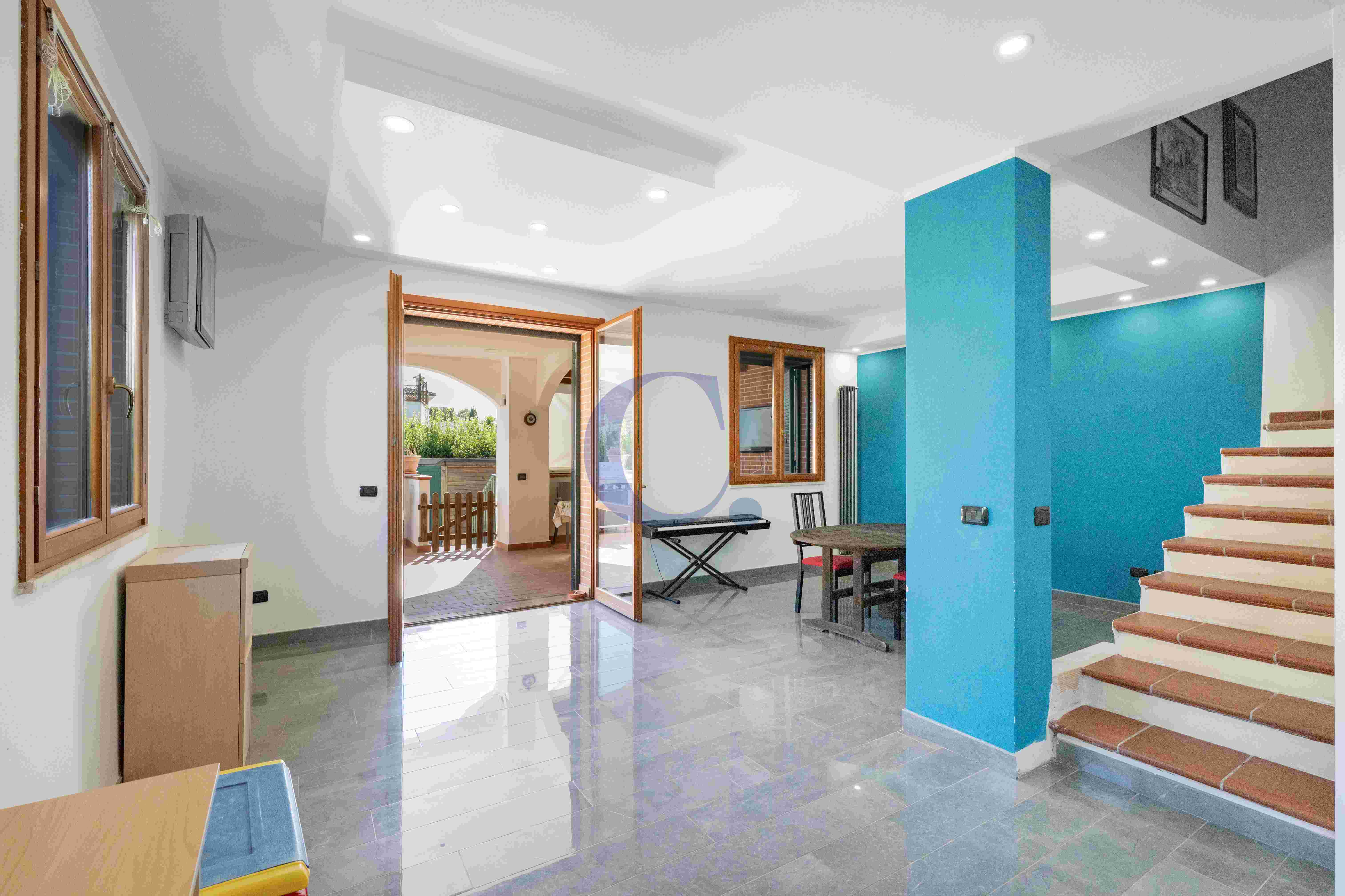 Villa A Schiera Ristrutturata Con Giardino Privato Di 350 Mq In Comprensorio Riservato - Immagine 5