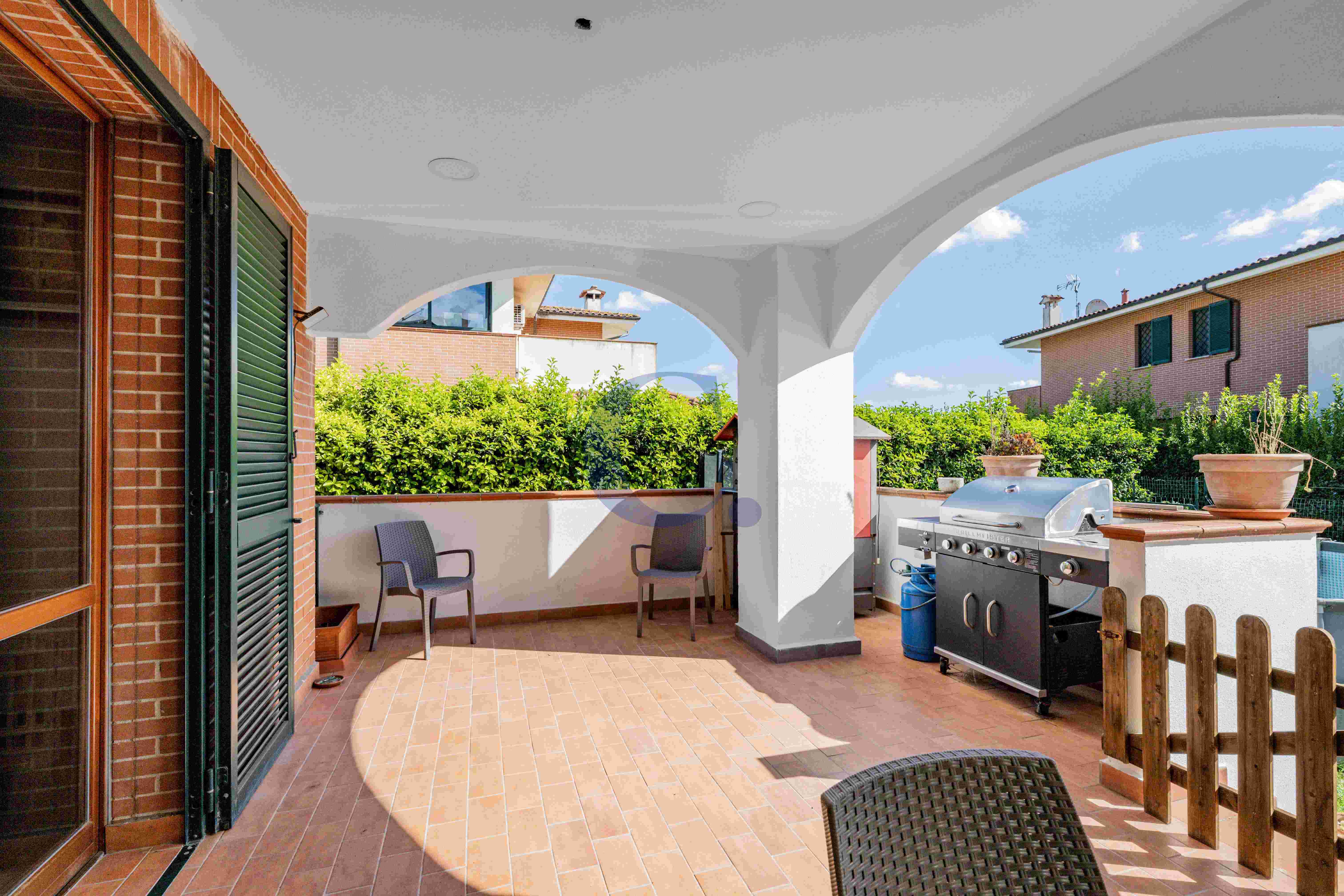 Villa A Schiera Ristrutturata Con Giardino Privato Di 350 Mq In Comprensorio Riservato - Immagine 13