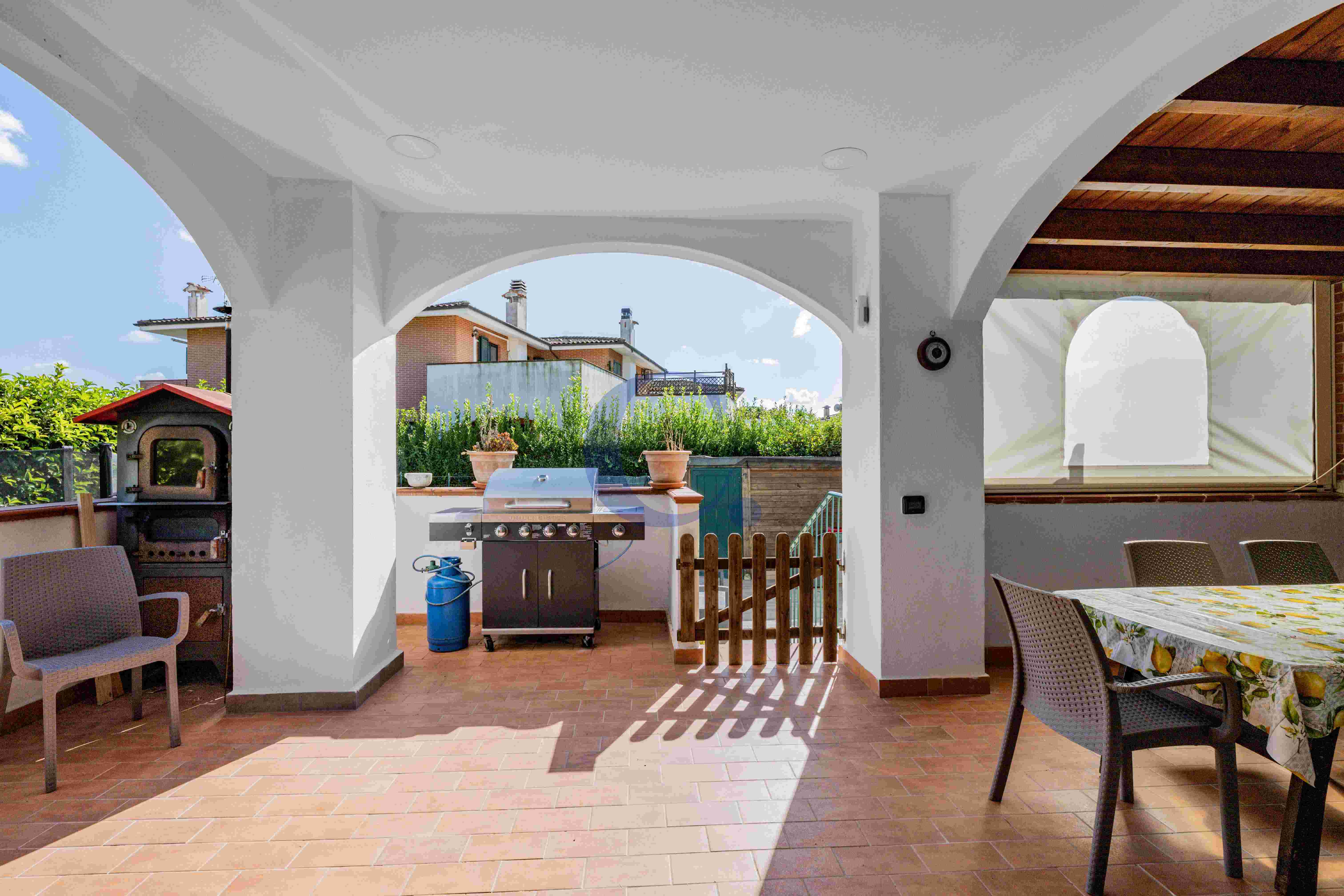 Villa A Schiera Ristrutturata Con Giardino Privato Di 350 Mq In Comprensorio Riservato - Immagine 11