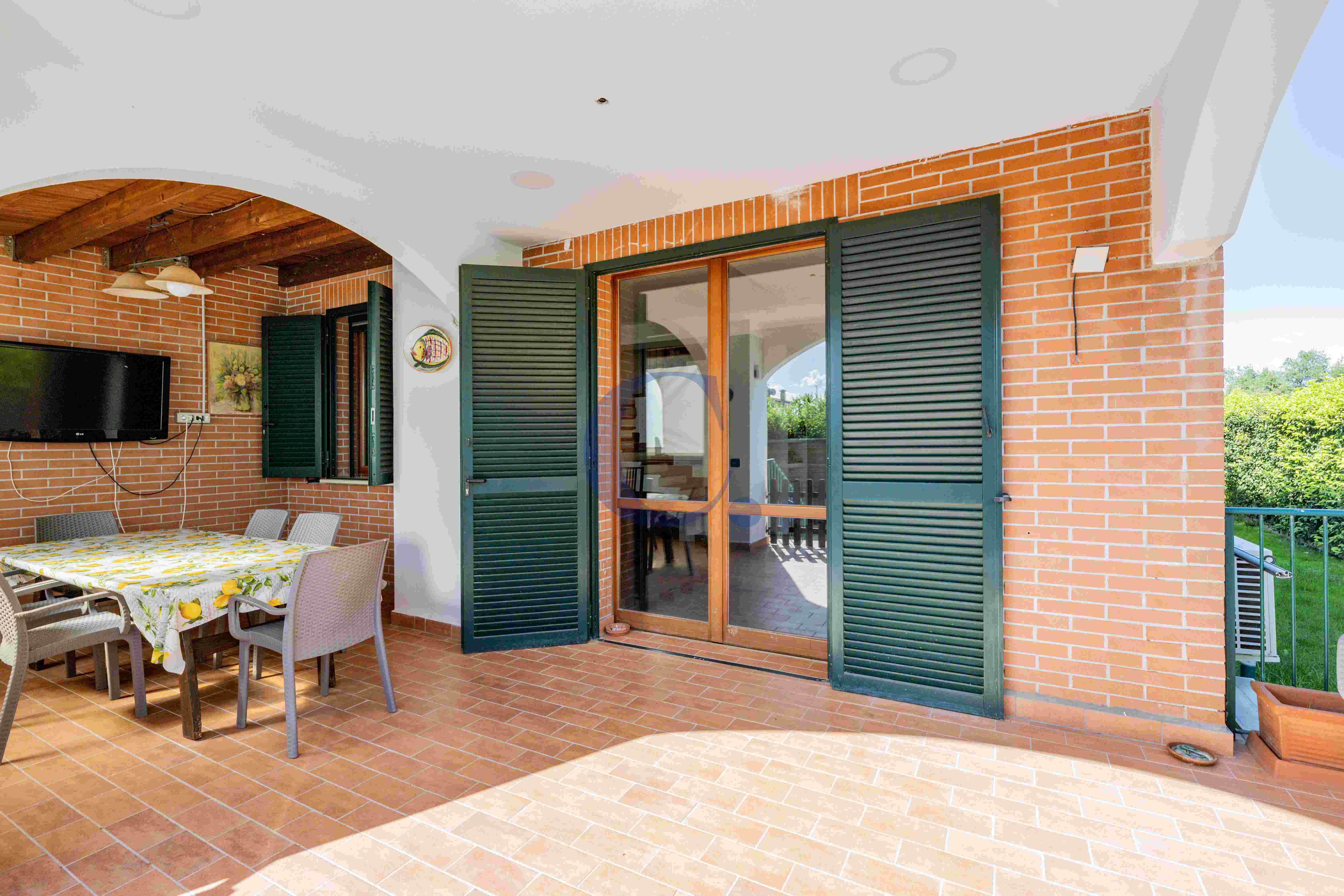 Villa A Schiera Ristrutturata Con Giardino Privato Di 350 Mq In Comprensorio Riservato - Immagine 14