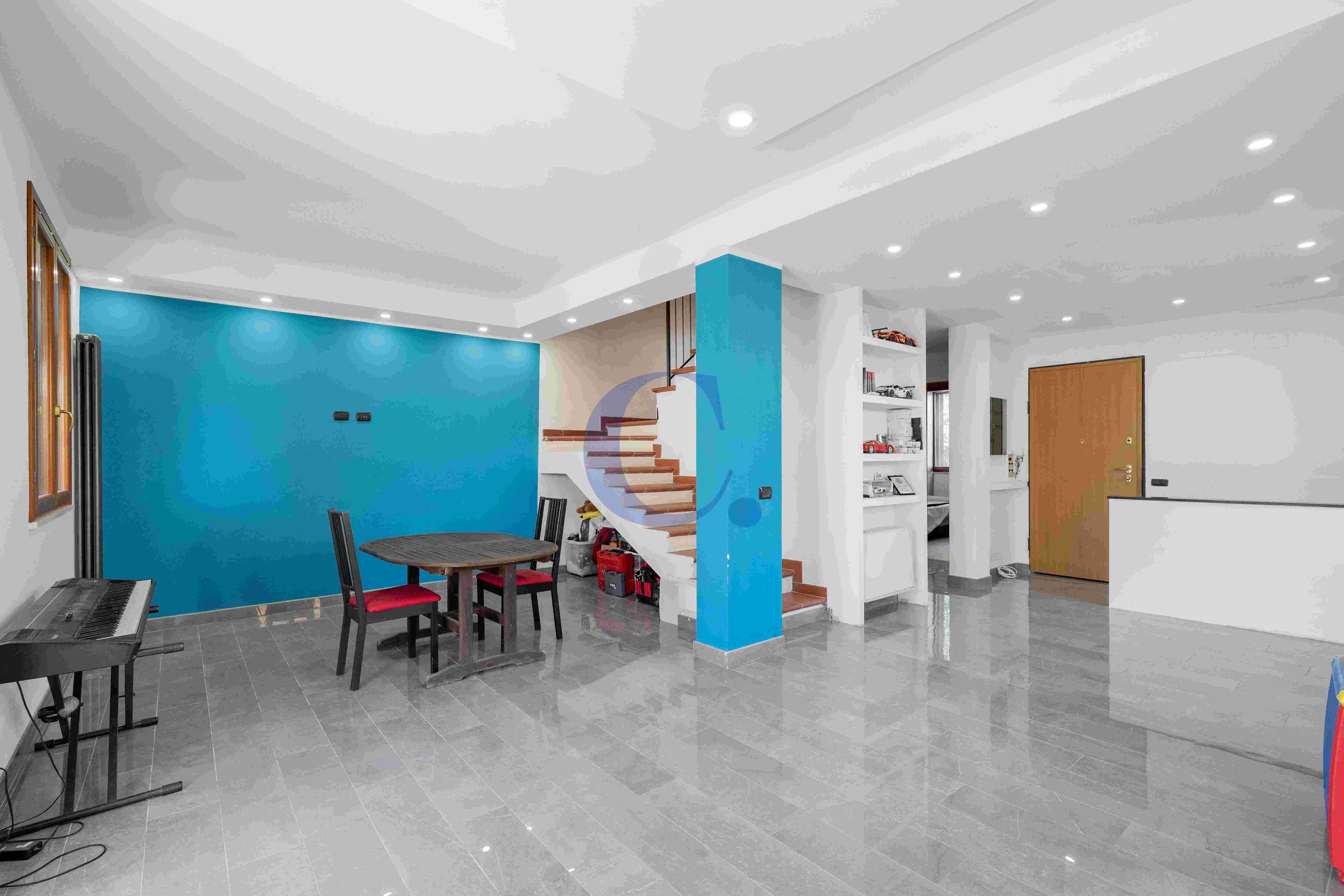 Villa A Schiera Ristrutturata Con Giardino Privato Di 350 Mq In Comprensorio Riservato - Immagine 2