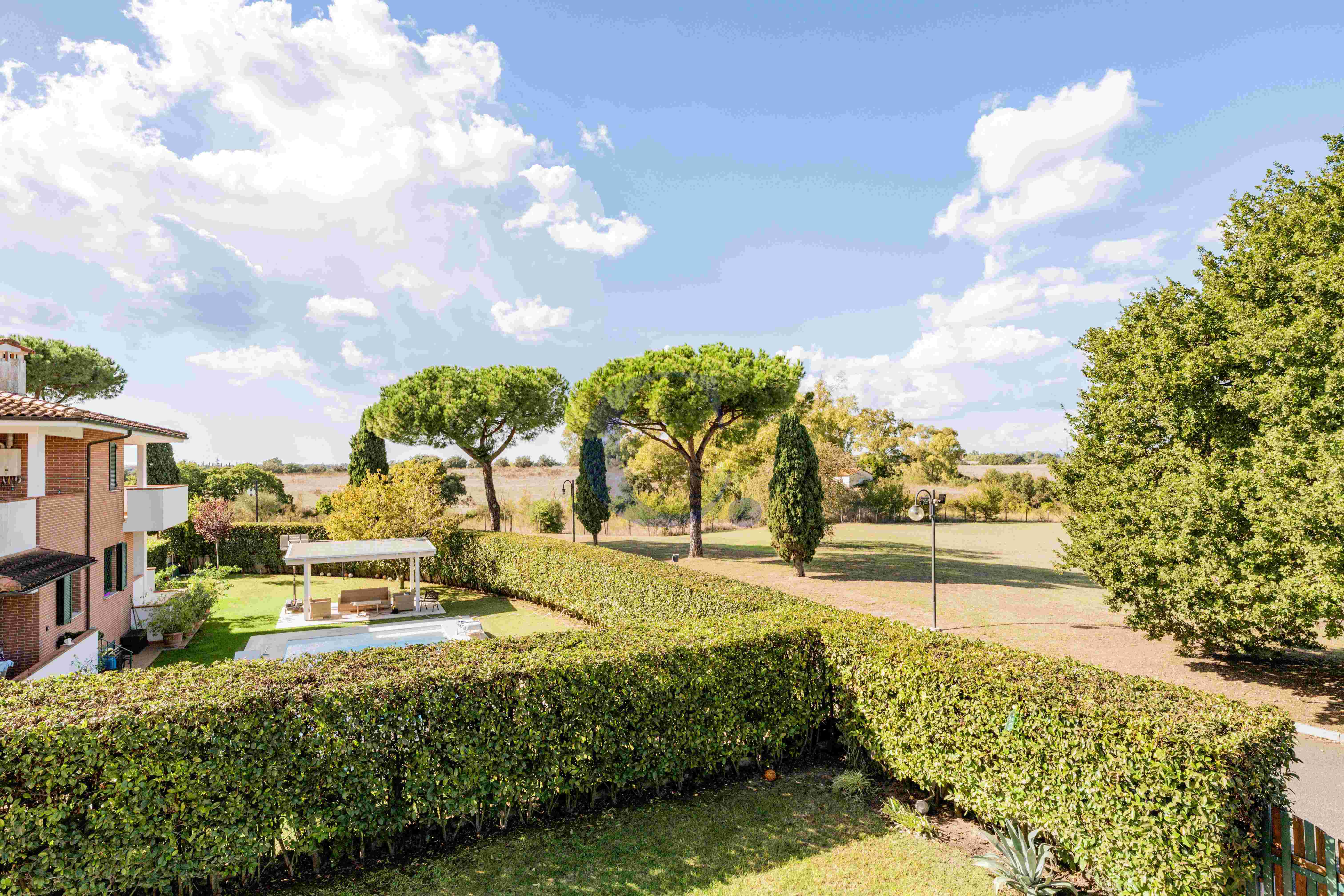 Villa A Schiera Ristrutturata Con Giardino Privato Di 350 Mq In Comprensorio Riservato - Immagine 33