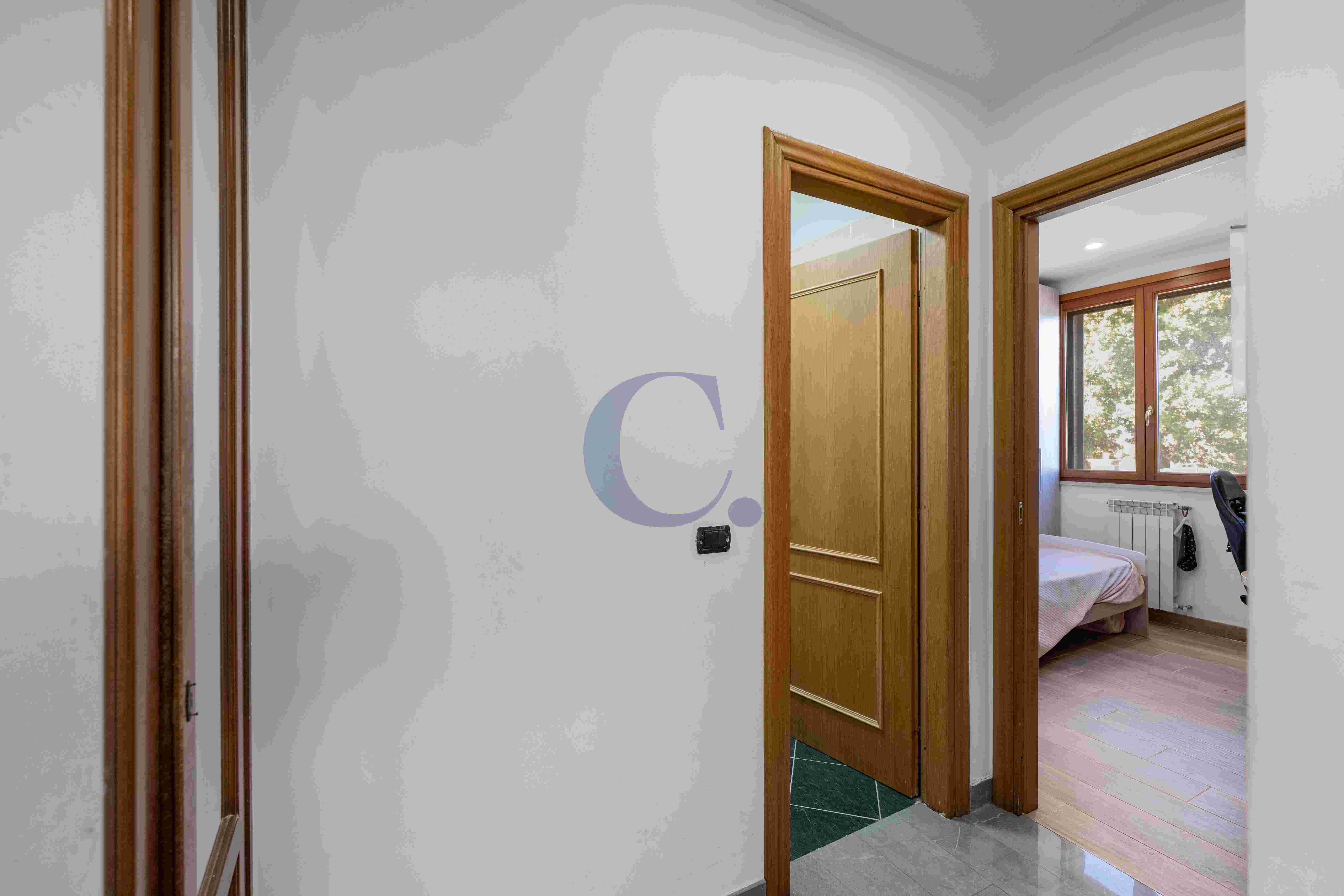 Villa A Schiera Ristrutturata Con Giardino Privato Di 350 Mq In Comprensorio Riservato - Immagine 15