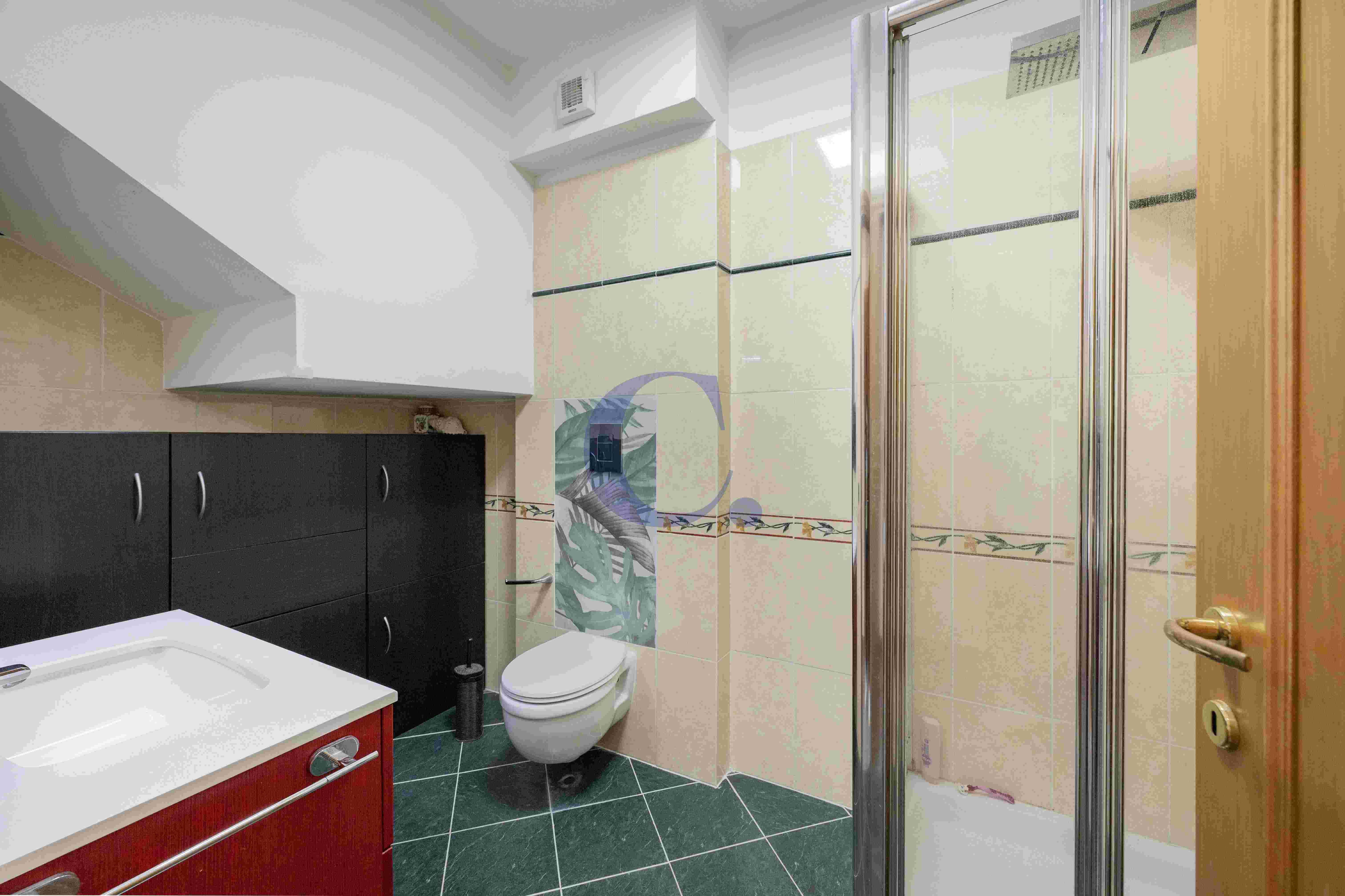 Villa A Schiera Ristrutturata Con Giardino Privato Di 350 Mq In Comprensorio Riservato - Immagine 16