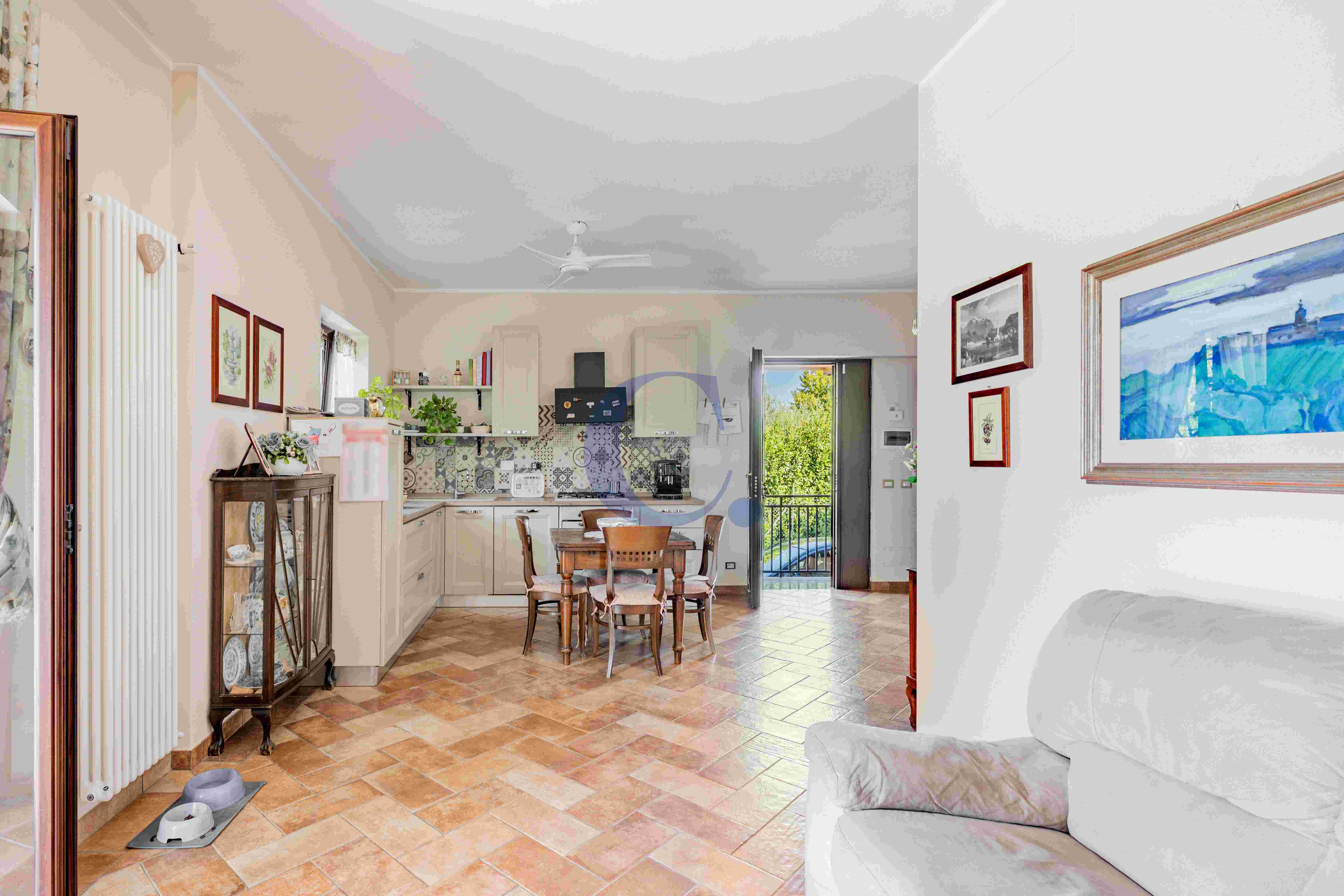 Villa Con Ampio Giardino Privato, Spazi Generosi E Comodi Posti Auto - Immagine 11