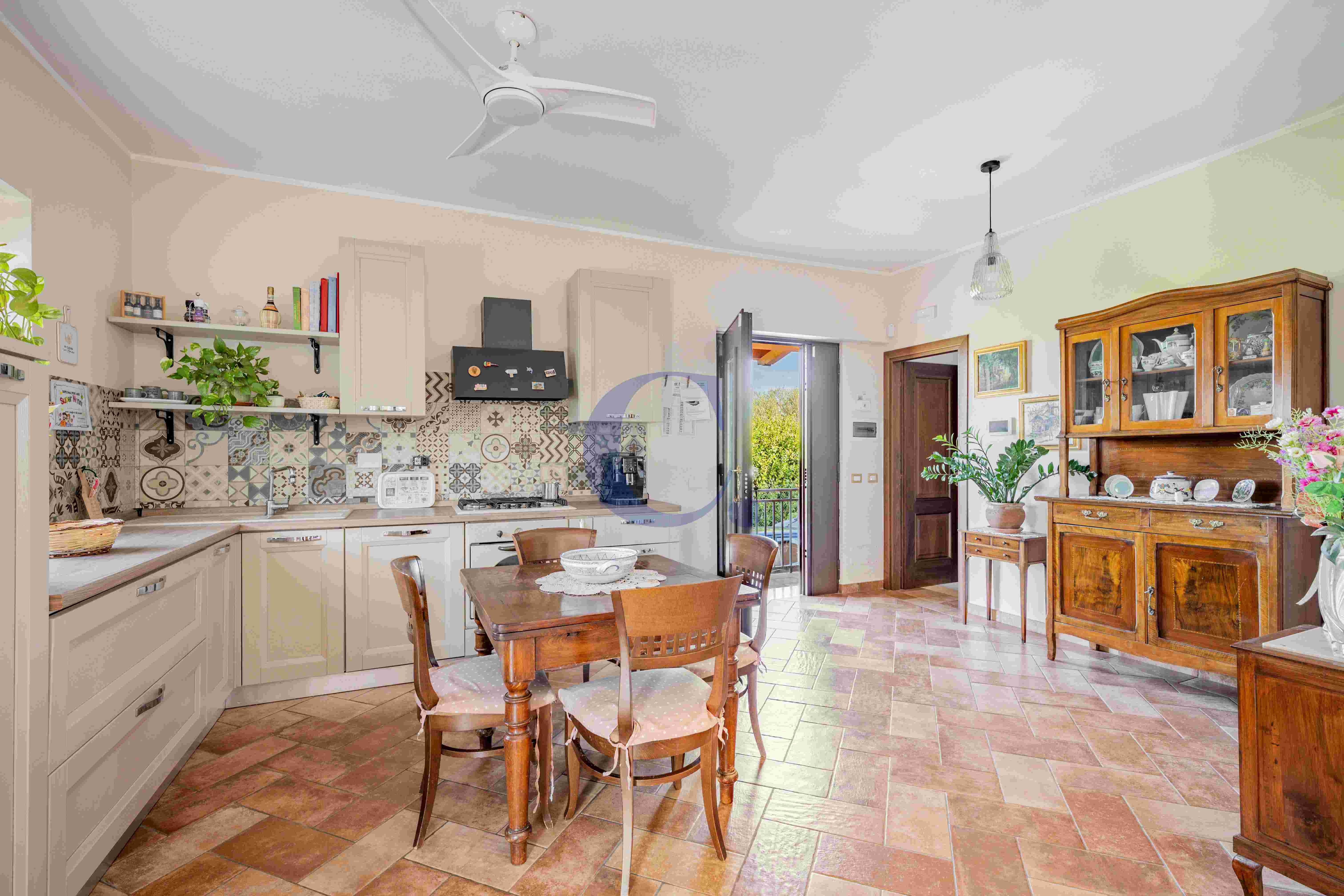 Villa Con Ampio Giardino Privato, Spazi Generosi E Comodi Posti Auto - Immagine 13