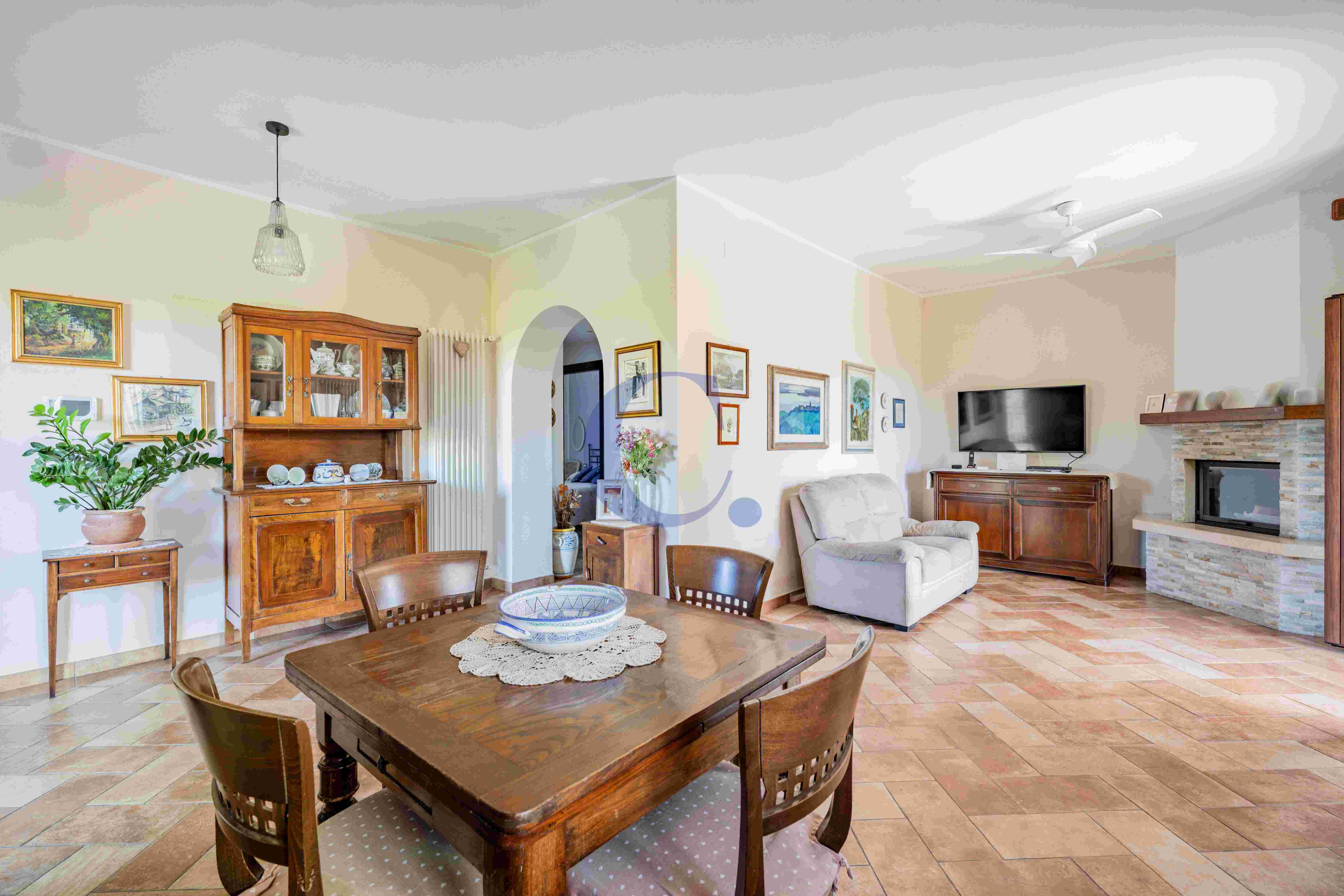 Villa Con Ampio Giardino Privato, Spazi Generosi E Comodi Posti Auto - Immagine 9