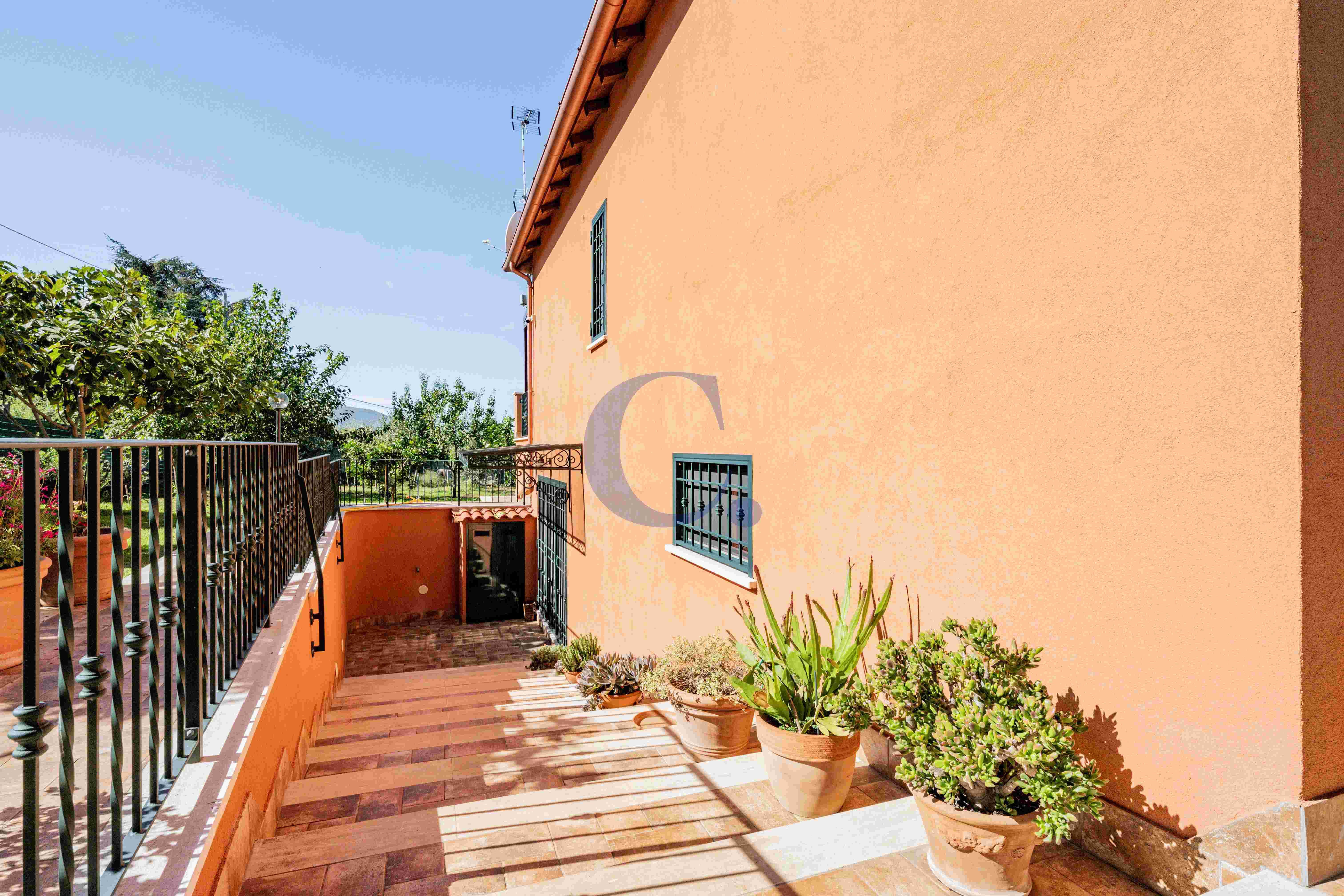 Villa Con Ampio Giardino Privato, Spazi Generosi E Comodi Posti Auto - Immagine 77