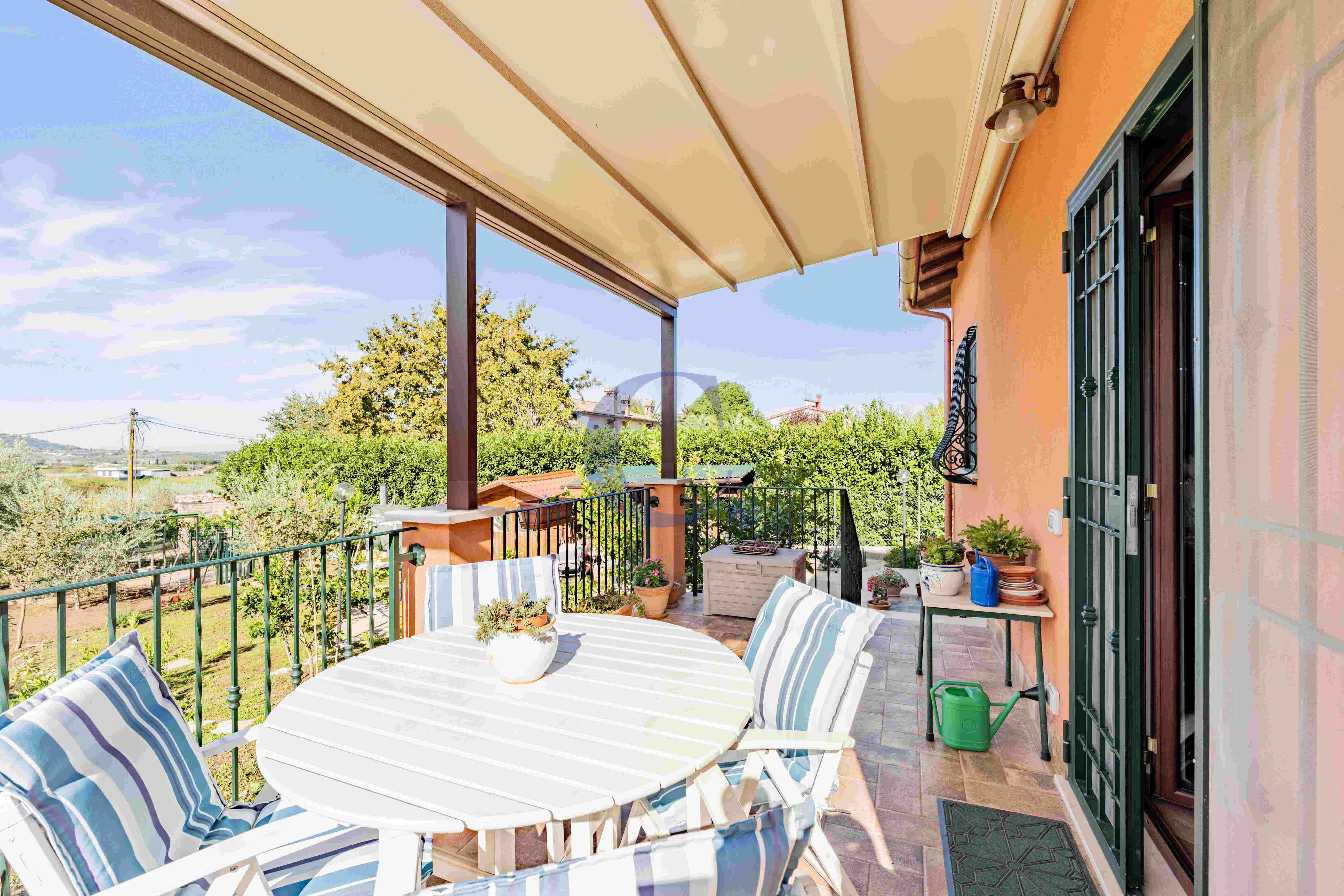 Villa Con Ampio Giardino Privato, Spazi Generosi E Comodi Posti Auto - Immagine 16