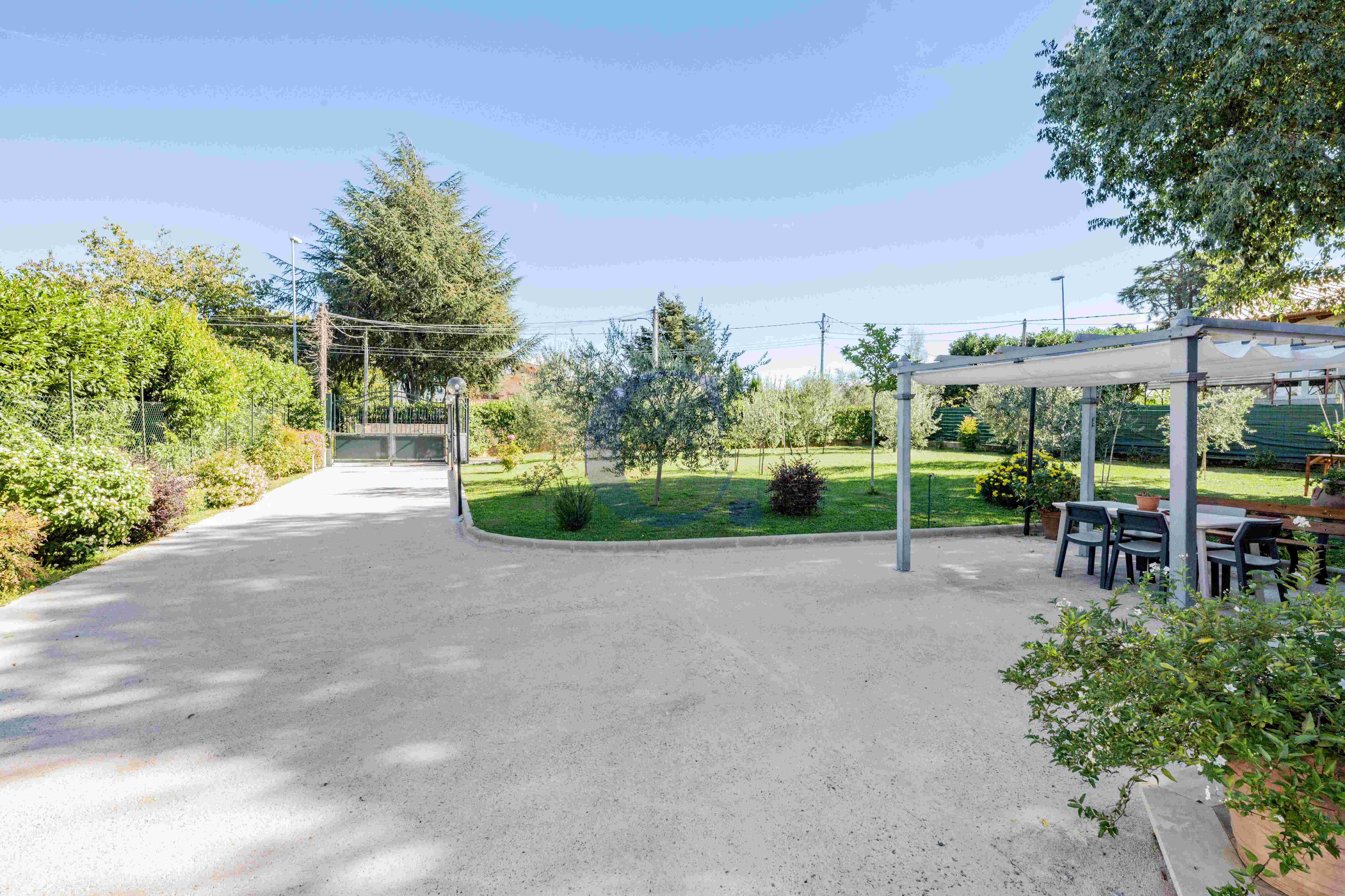 Villa Con Ampio Giardino Privato, Spazi Generosi E Comodi Posti Auto - Immagine 55