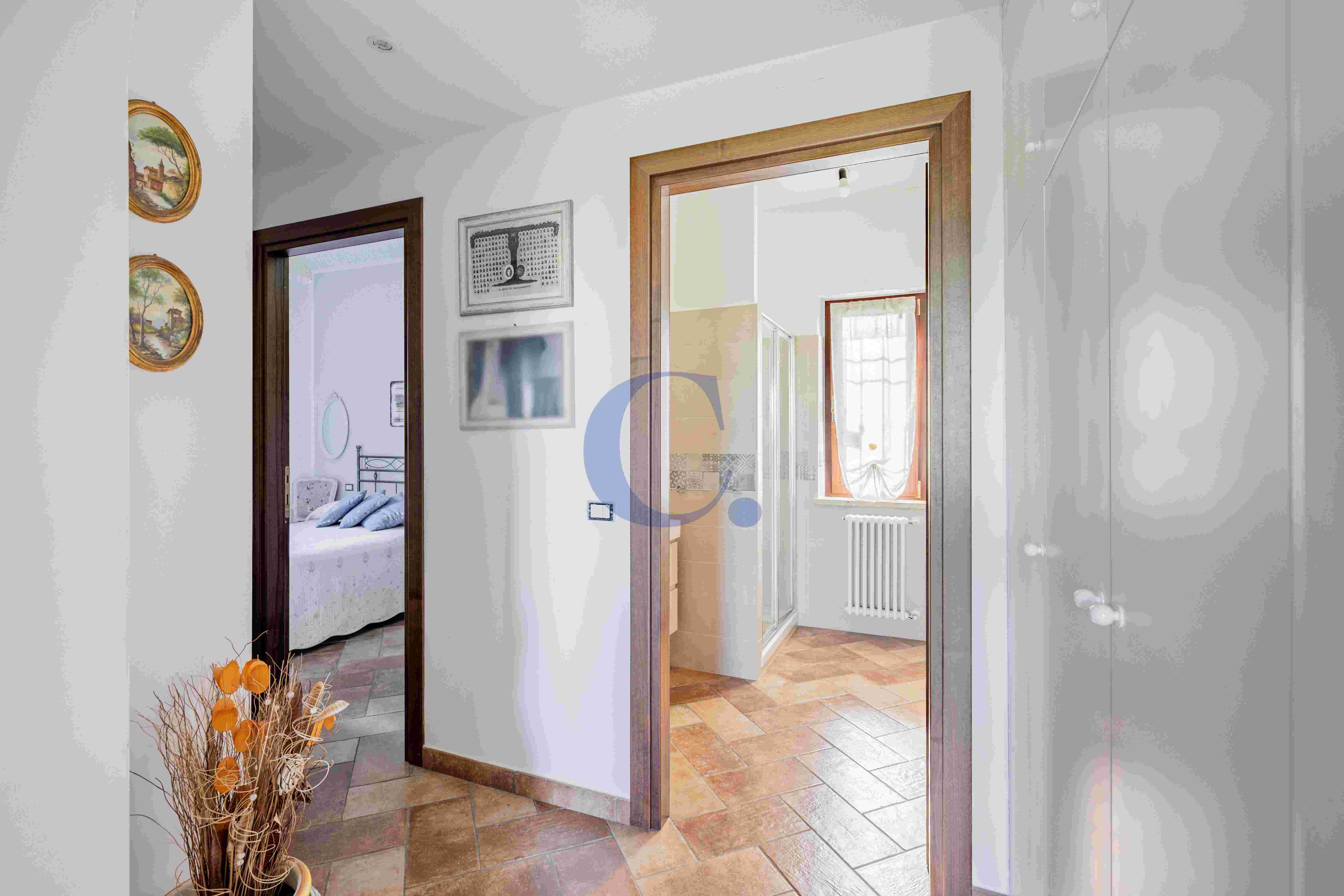 Villa Con Ampio Giardino Privato, Spazi Generosi E Comodi Posti Auto - Immagine 18