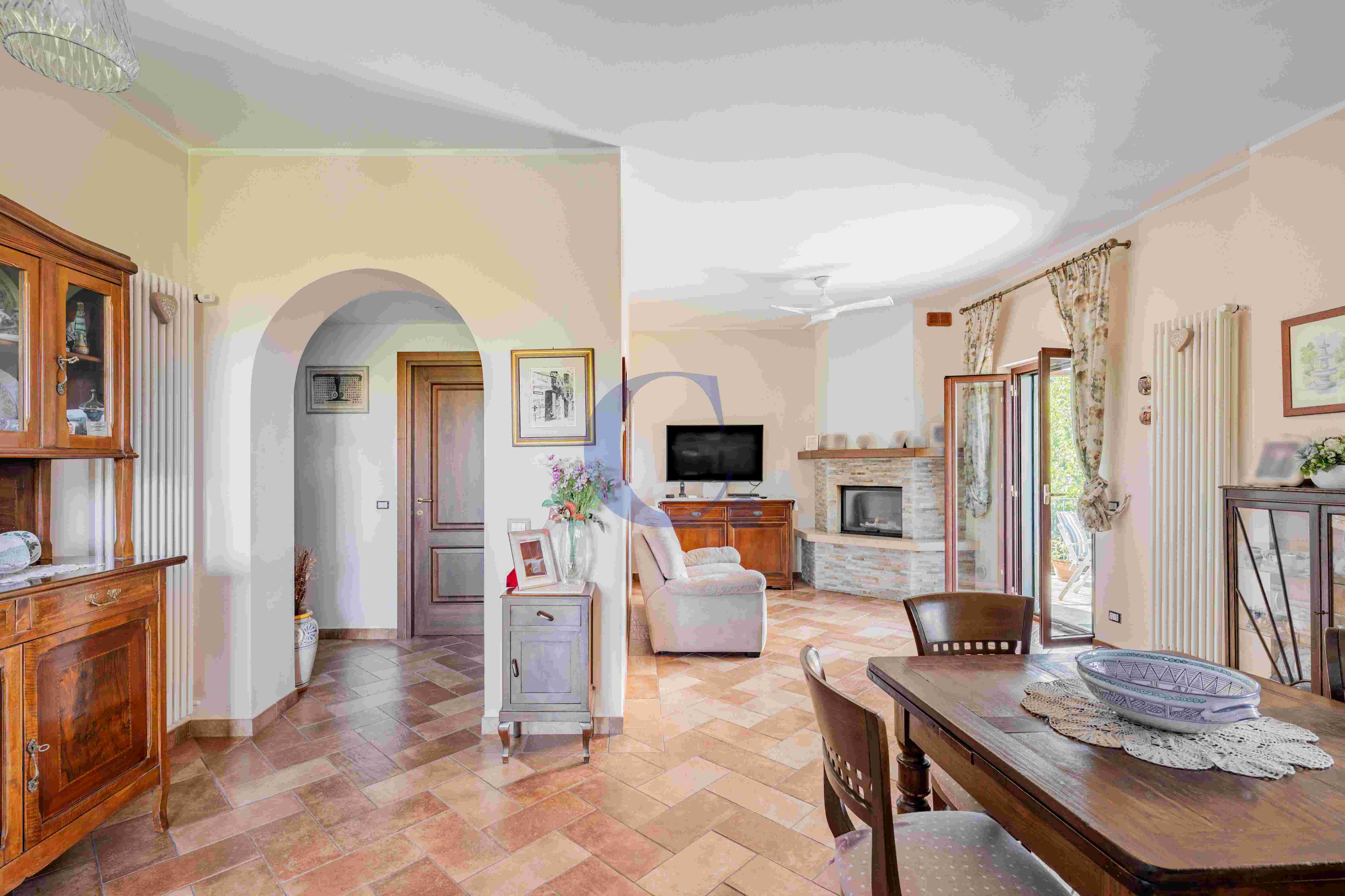 Villa Con Ampio Giardino Privato, Spazi Generosi E Comodi Posti Auto - Immagine 7