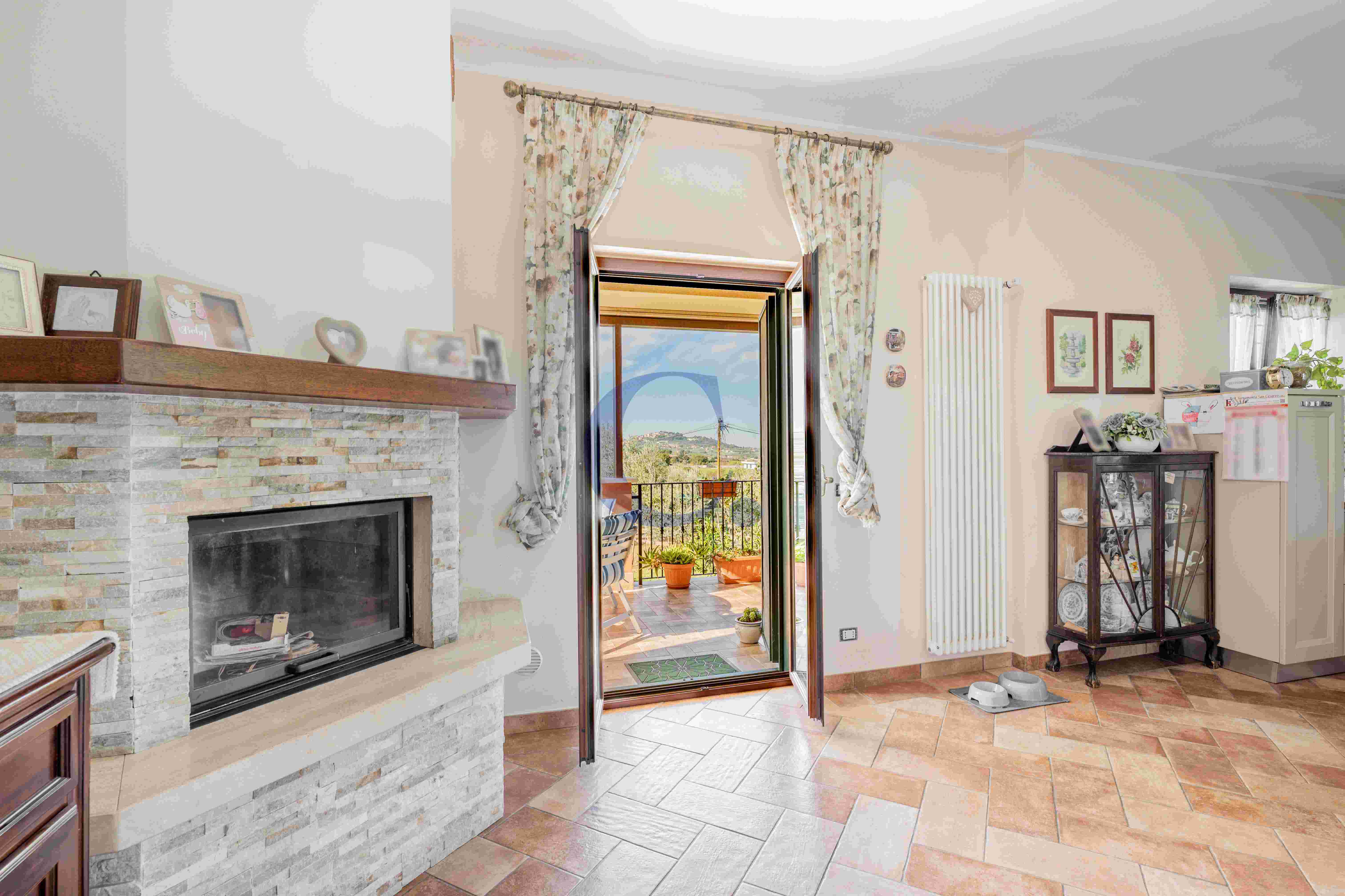 Villa Con Ampio Giardino Privato, Spazi Generosi E Comodi Posti Auto - Immagine 14