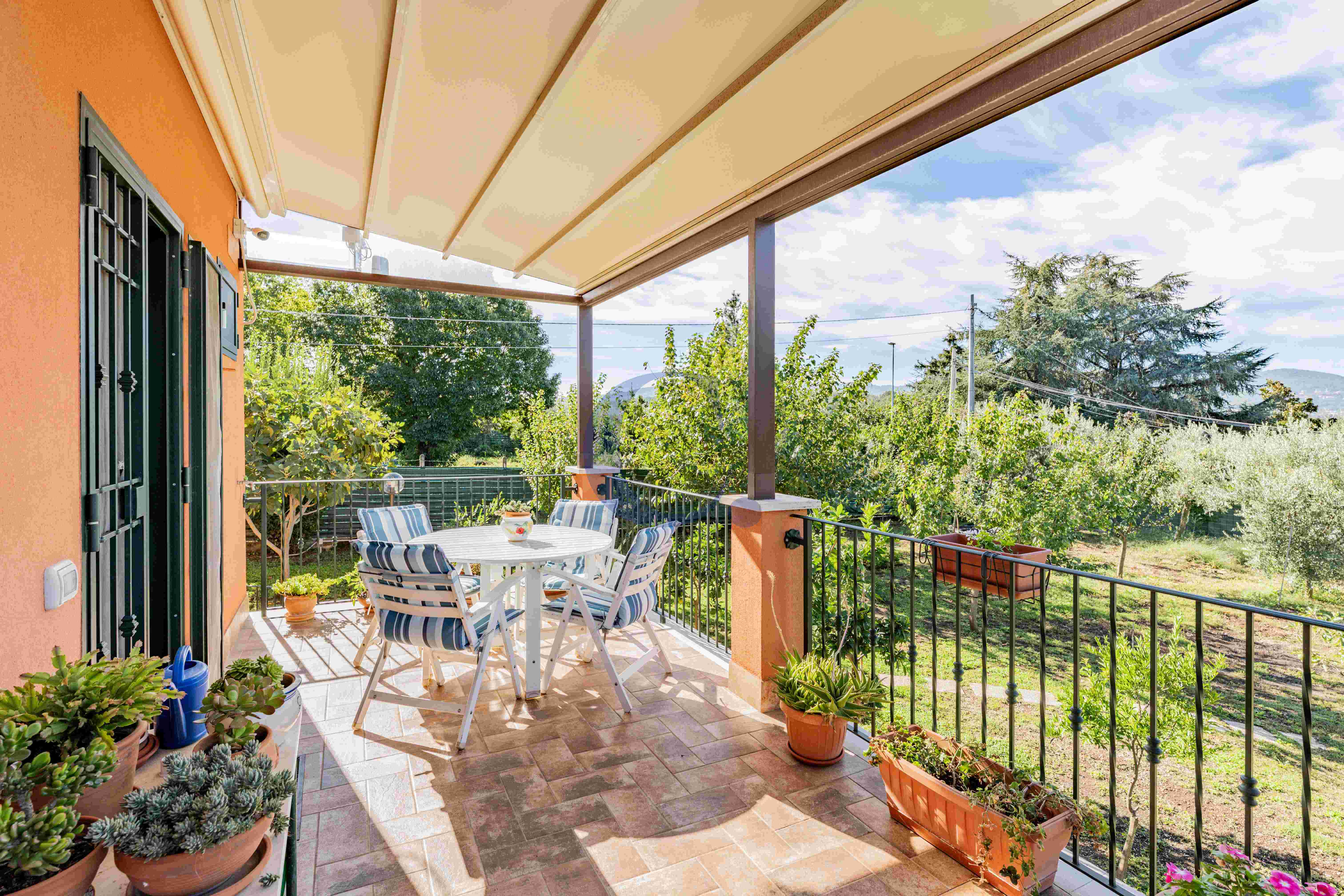 Villa Con Ampio Giardino Privato, Spazi Generosi E Comodi Posti Auto - Immagine 17