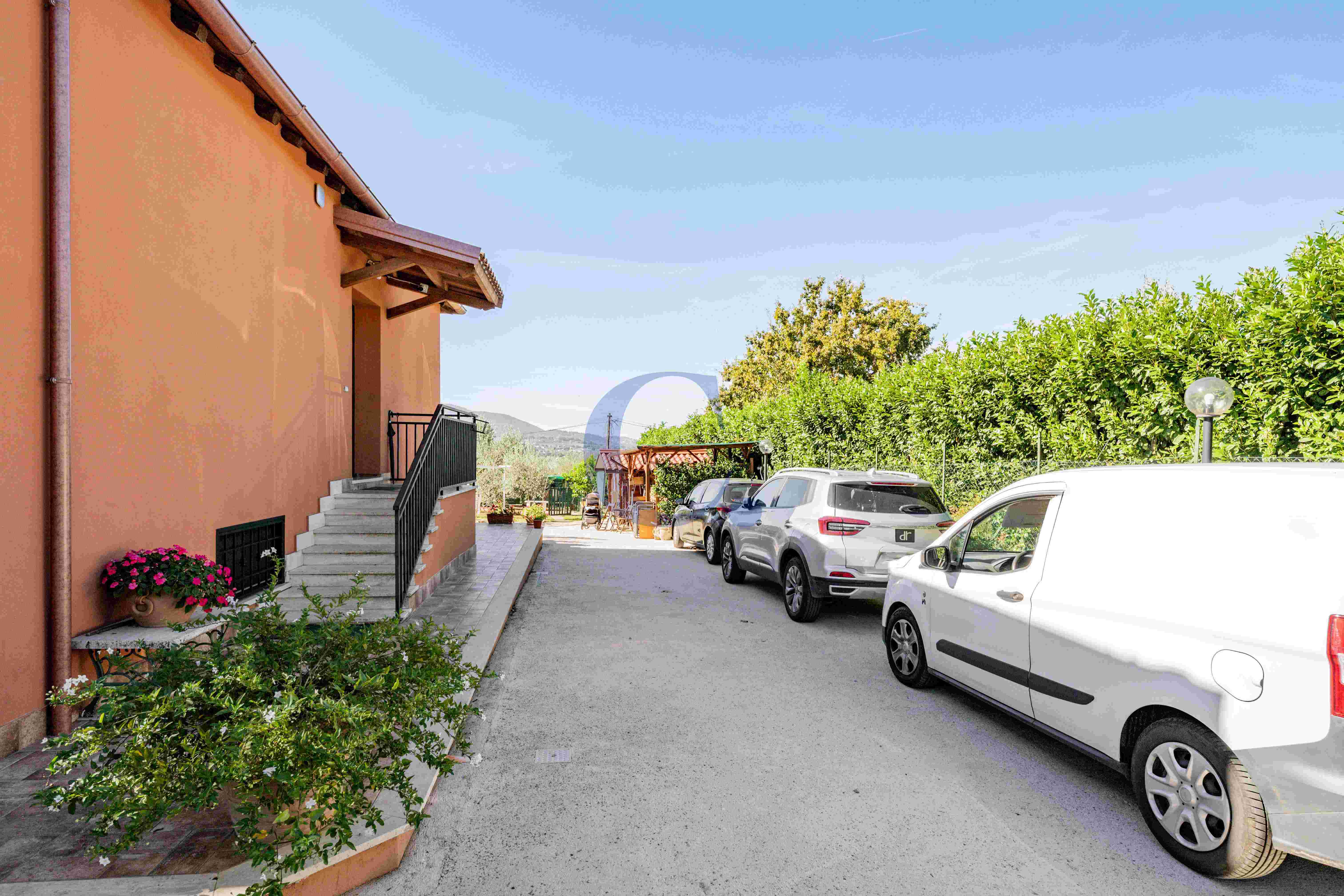 Villa Con Ampio Giardino Privato, Spazi Generosi E Comodi Posti Auto - Immagine 68