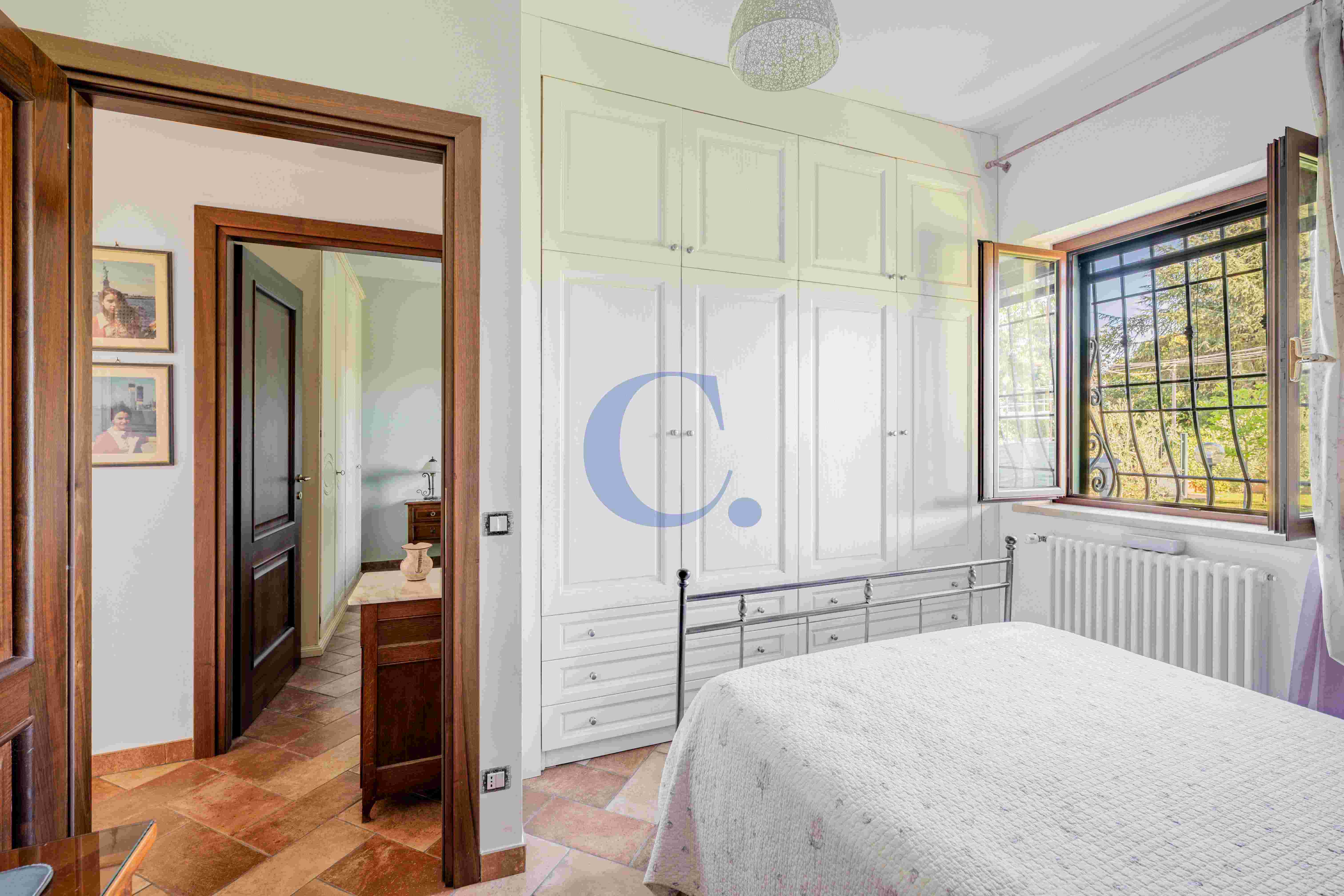 Villa Con Ampio Giardino Privato, Spazi Generosi E Comodi Posti Auto - Immagine 23