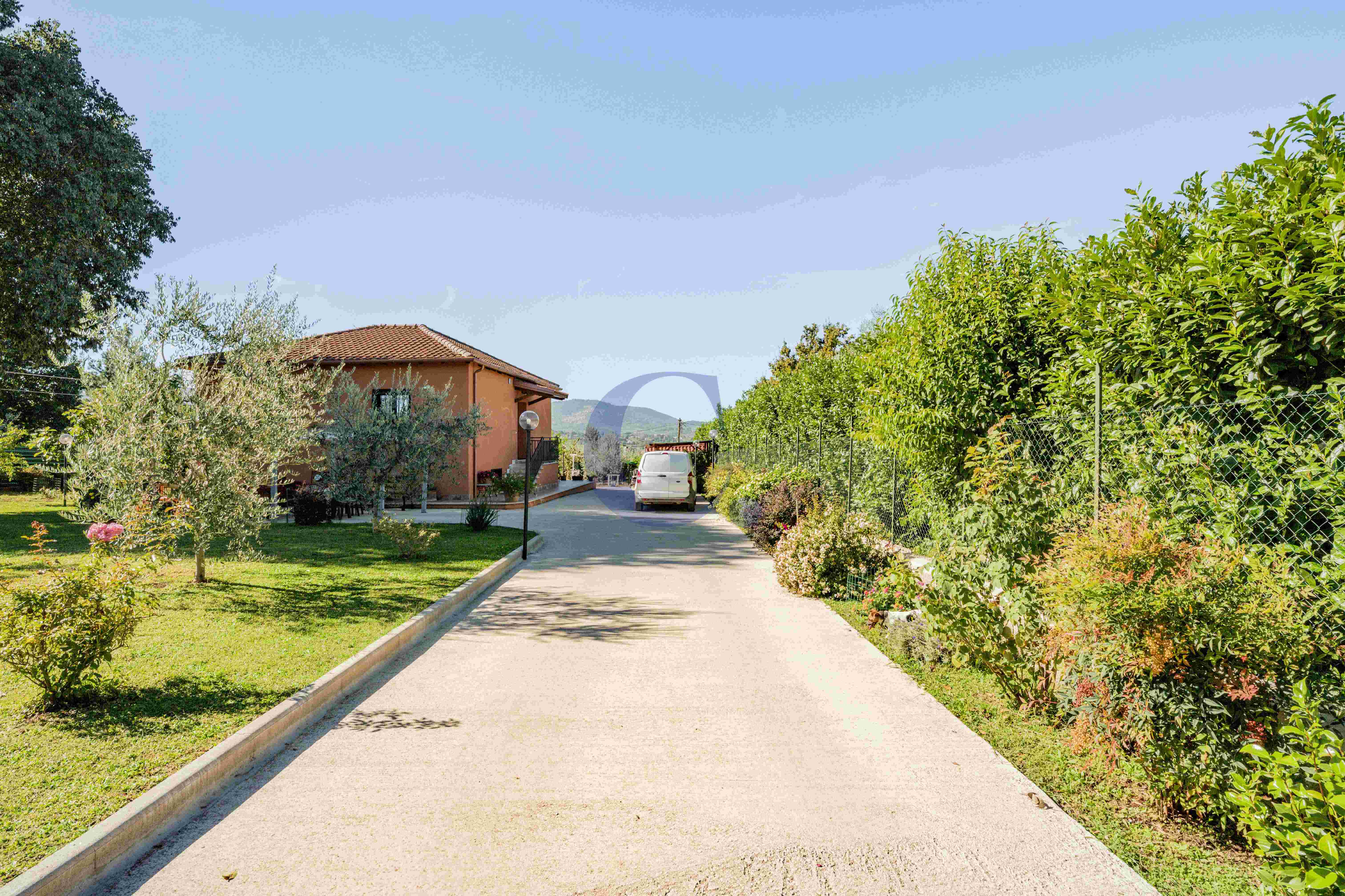 Villa Con Ampio Giardino Privato, Spazi Generosi E Comodi Posti Auto - Immagine 50
