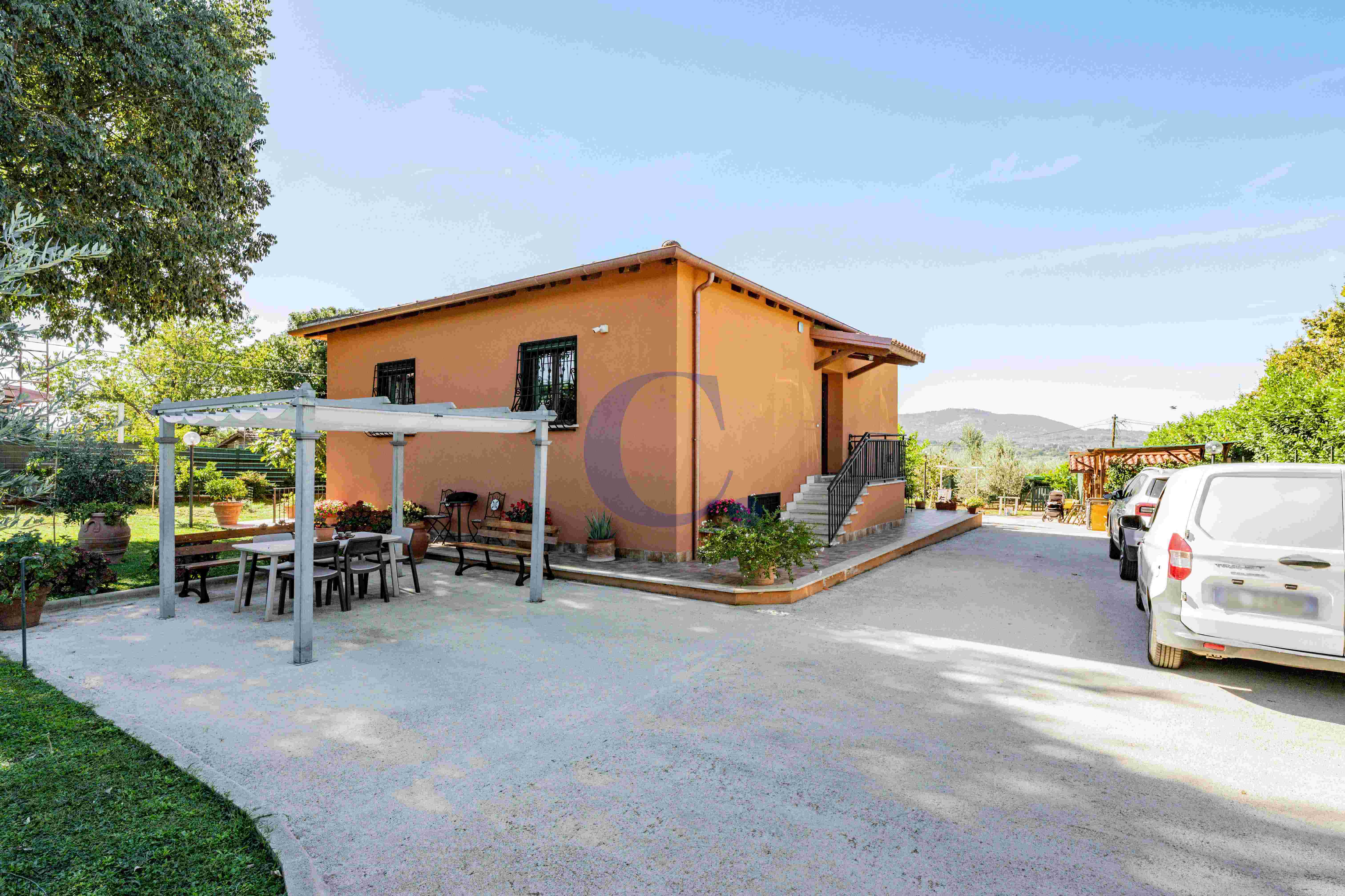 Villa Con Ampio Giardino Privato, Spazi Generosi E Comodi Posti Auto - Immagine 67