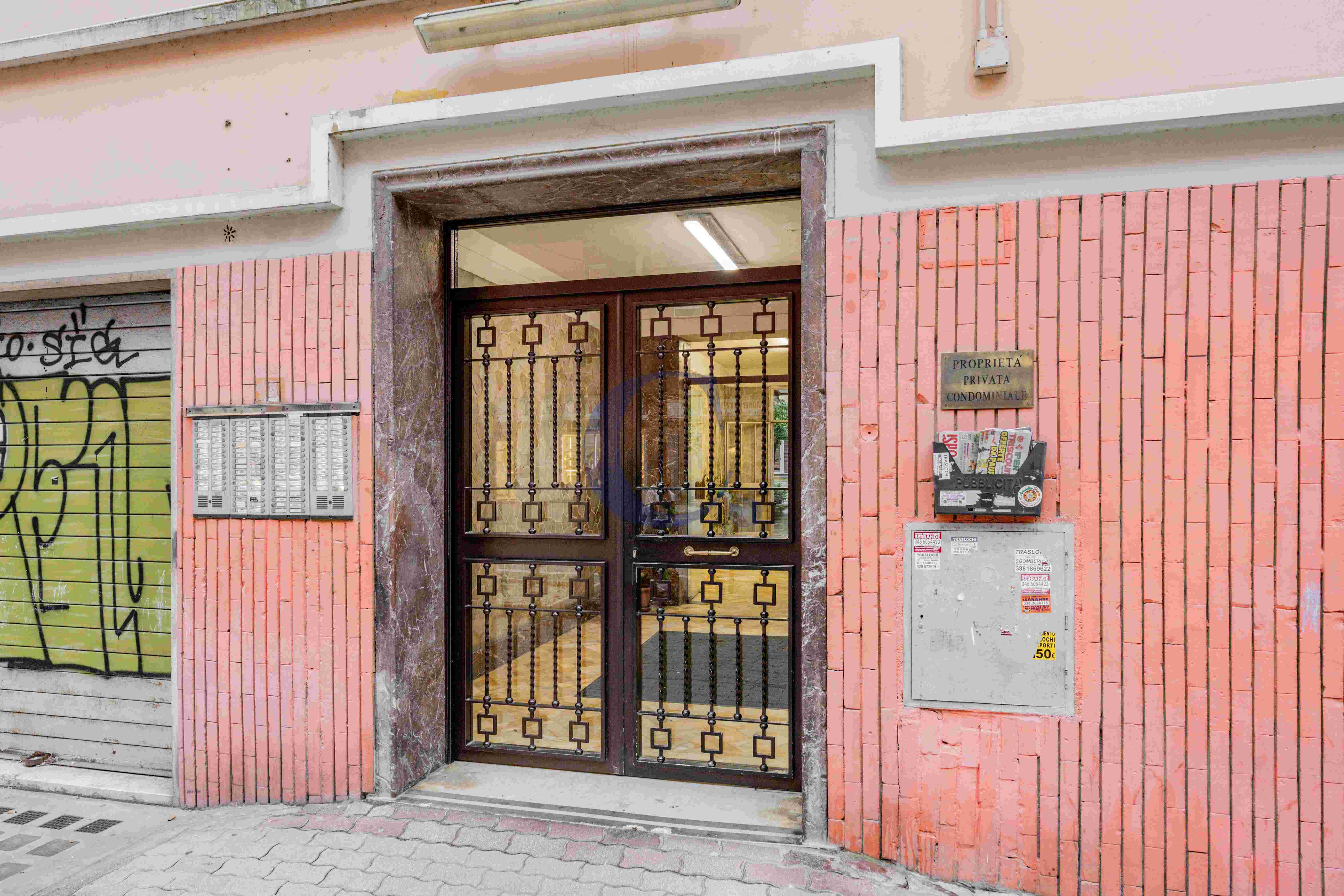 Ampio Appartamento Al Sesto Piano Con Due Balconi - Immagine 43