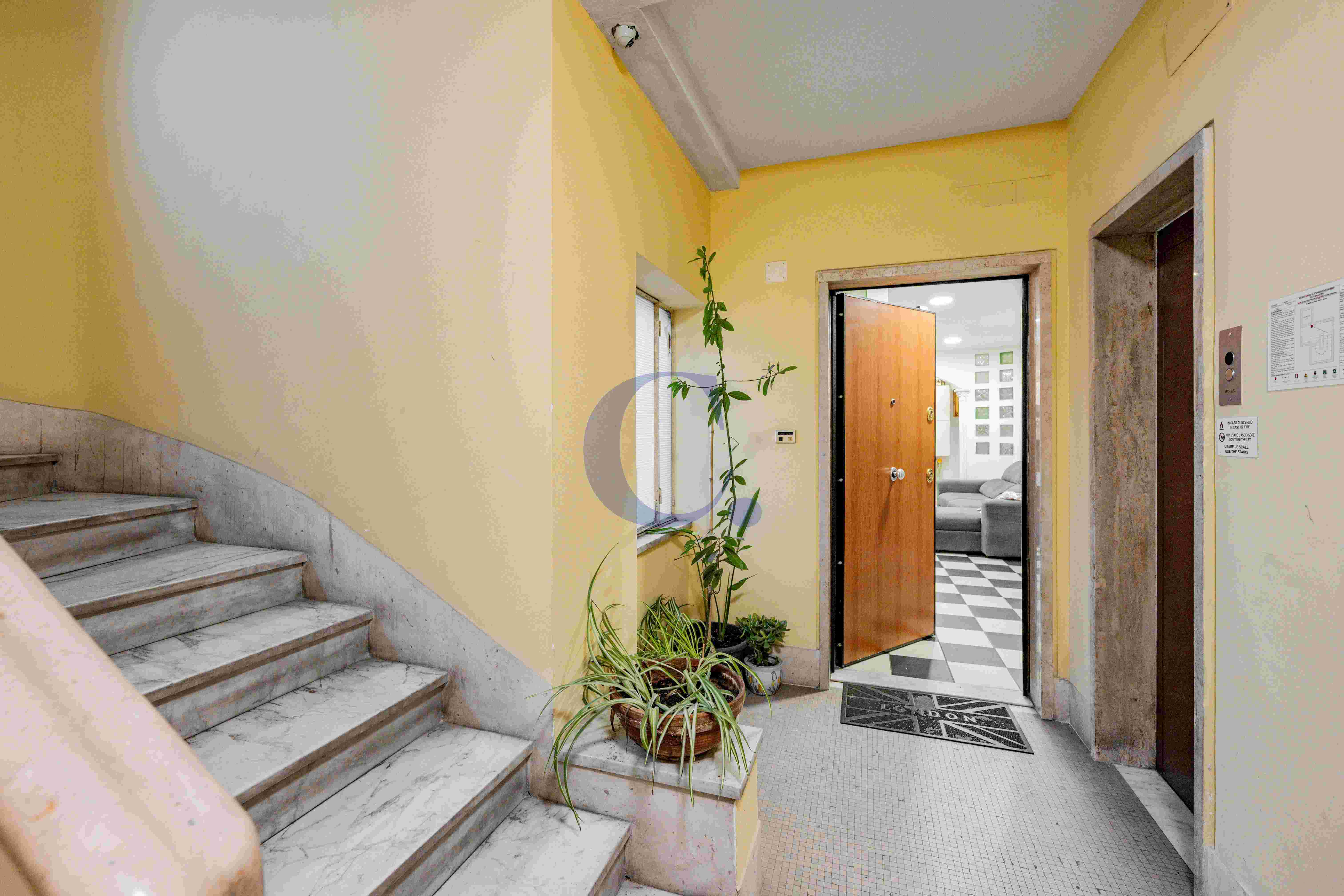 Ampio Appartamento Al Sesto Piano Con Due Balconi - Immagine 38