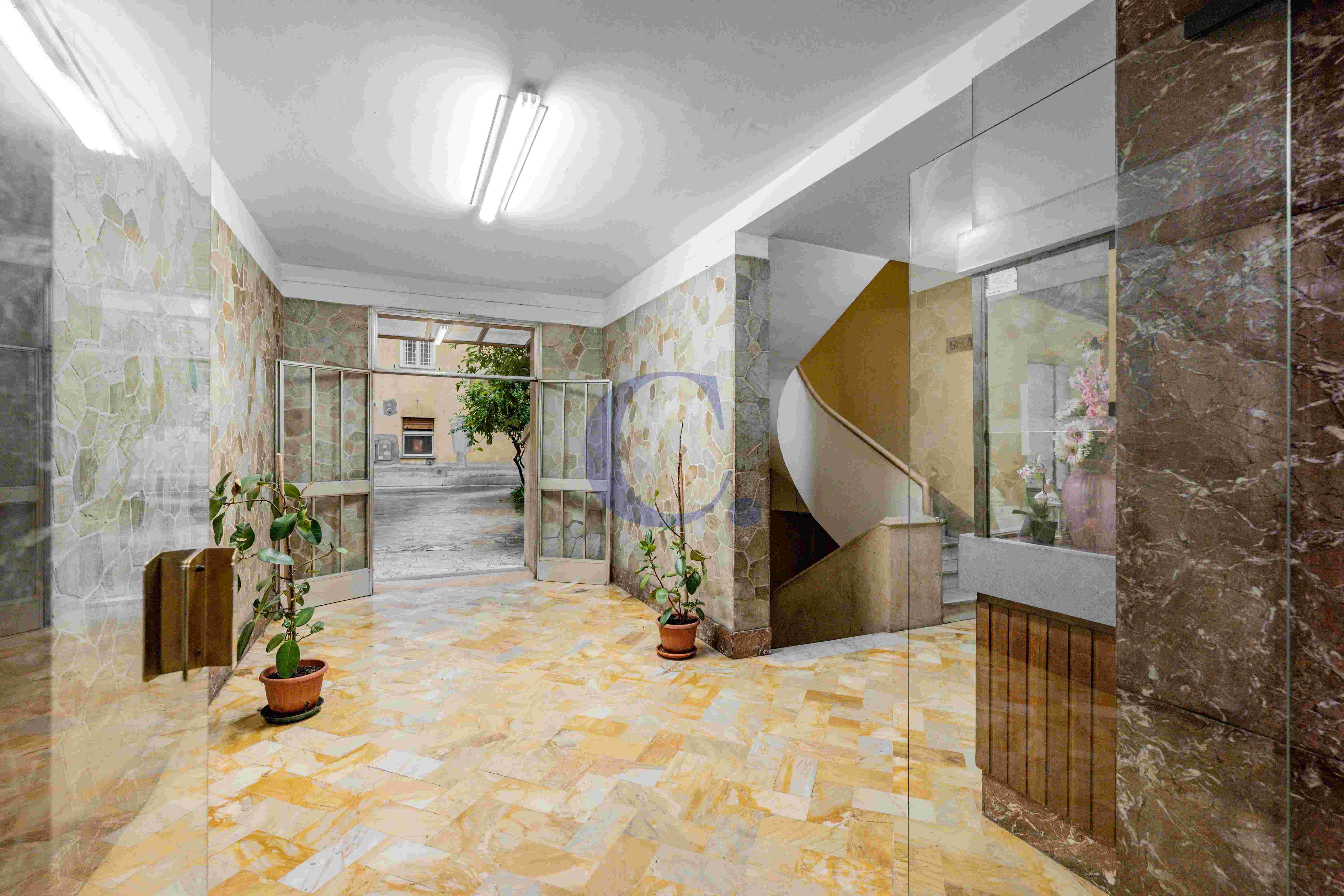 Ampio Appartamento Al Sesto Piano Con Due Balconi - Immagine 41